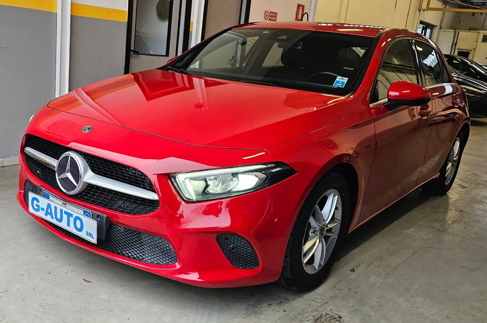 Mercedes-Benz A 180 Classe A -  2019 d Premium auto Rouge - 1
