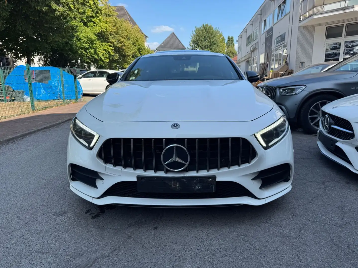Mercedes-Benz CLS 300 d AMG Night Schiebedach 20" Widescre 360° Weiß - 2