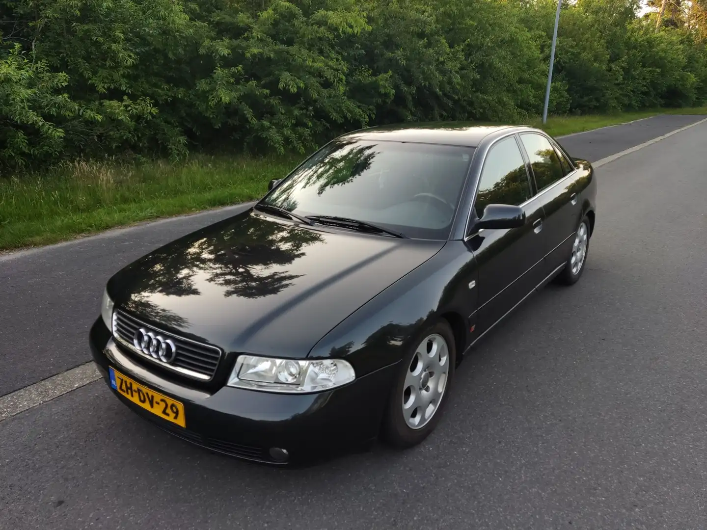 Audi A4 1.8 20v nette staat + documentatie Zwart - 2