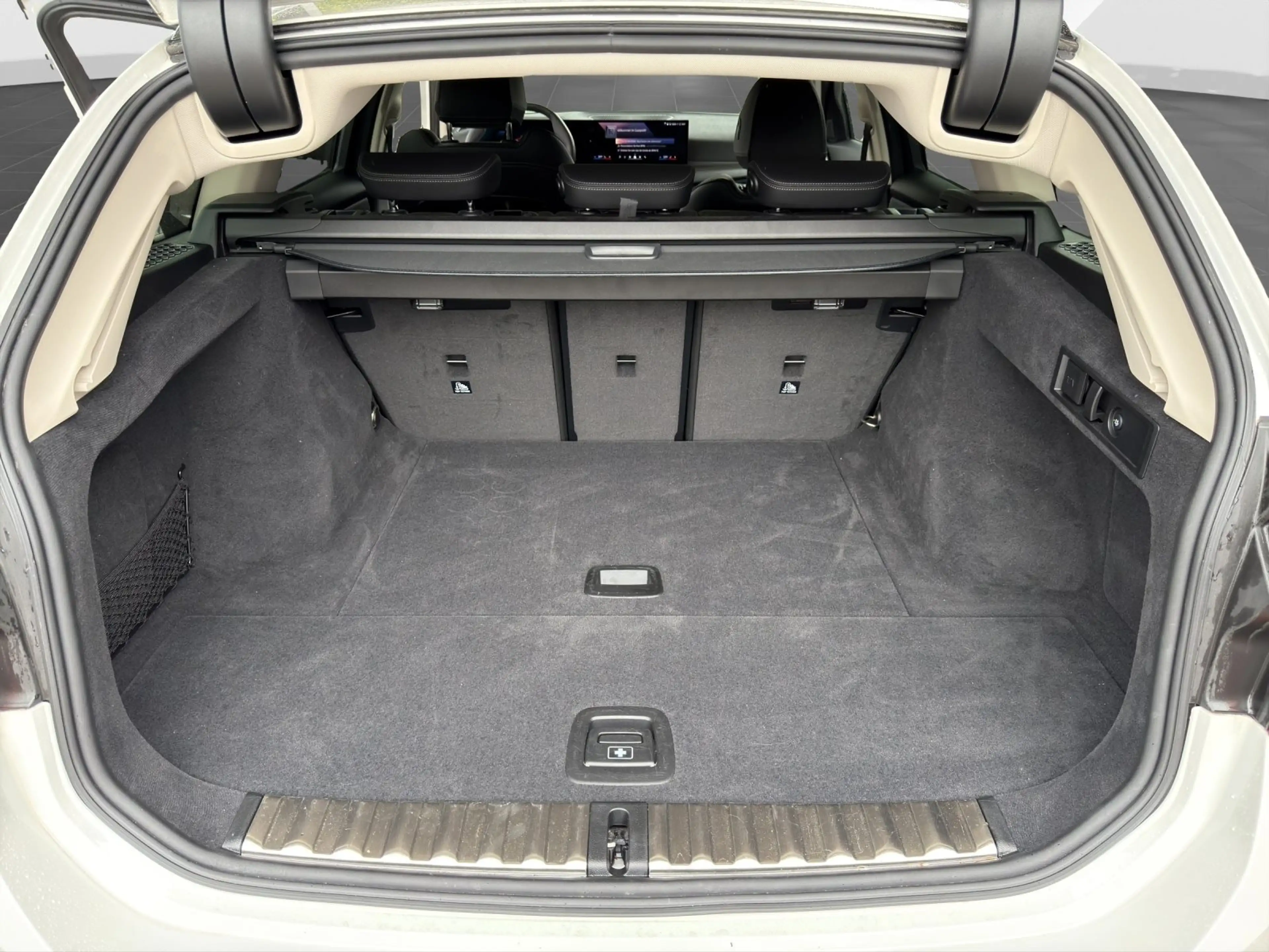 BMW 318 i Tour| AppleCarPlay| HiFi| AHK| Sportsitze| Kamer — photo 14