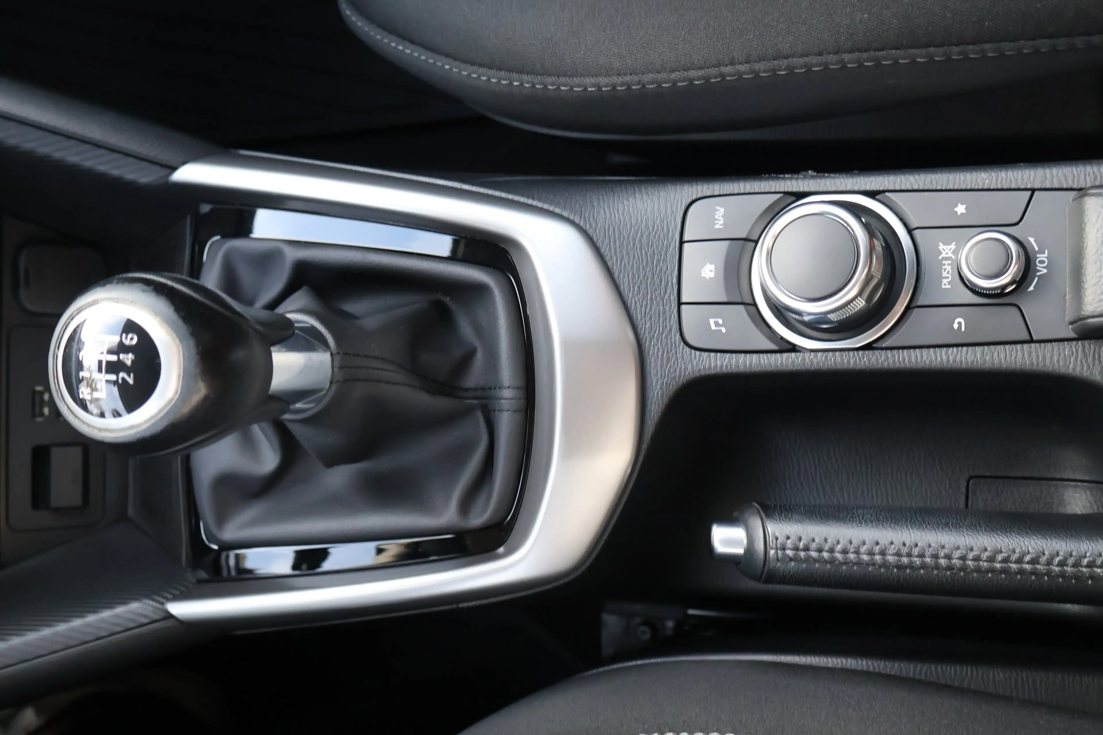 Mazda CX-3 2.0 Center-Line LED SHZ Tempomat AHK — photo 18