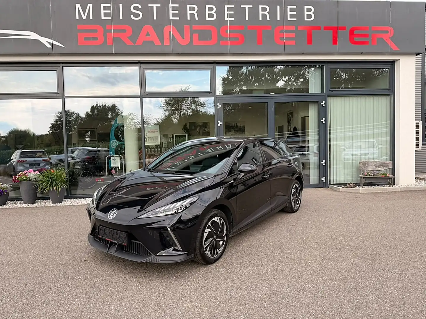 MG MG4 4 EV Elektromotor 150 kW Luxury 64 kWh Schwarz - 1