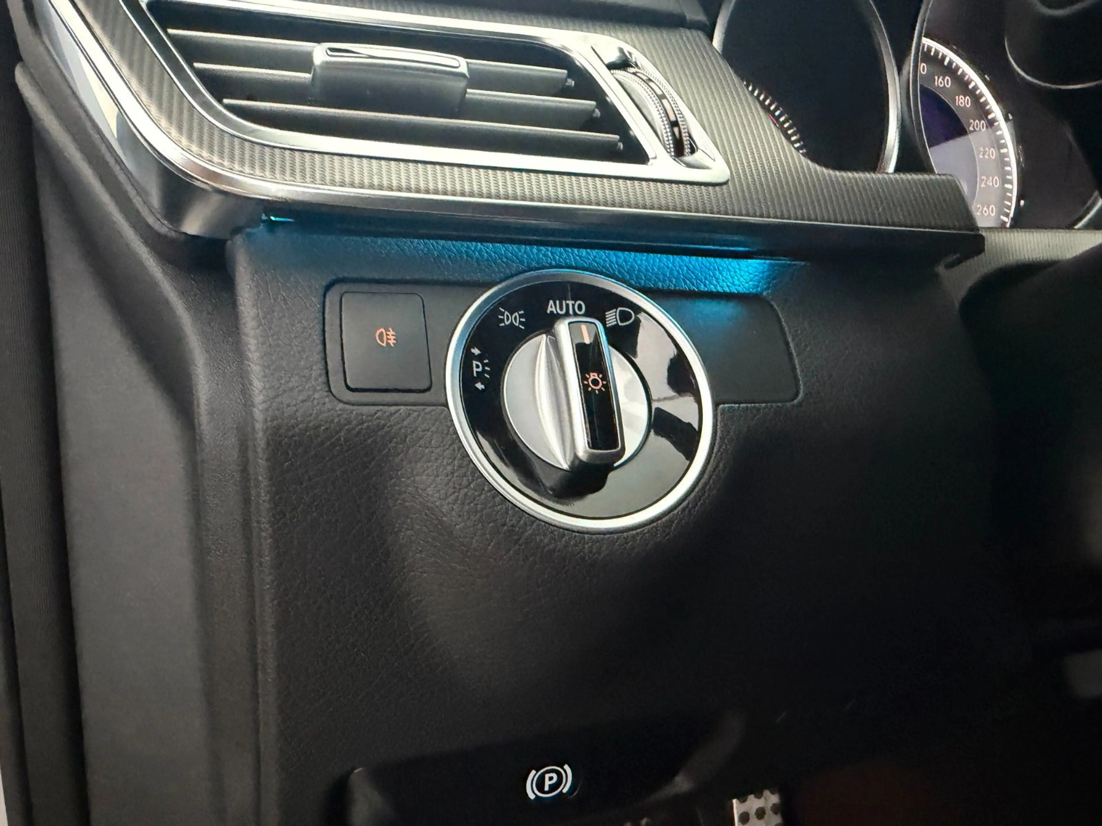 Mercedes-Benz E 200 T AMG/LED/LEDER/2.HD/SPORTSITZE/NAVI — photo 15