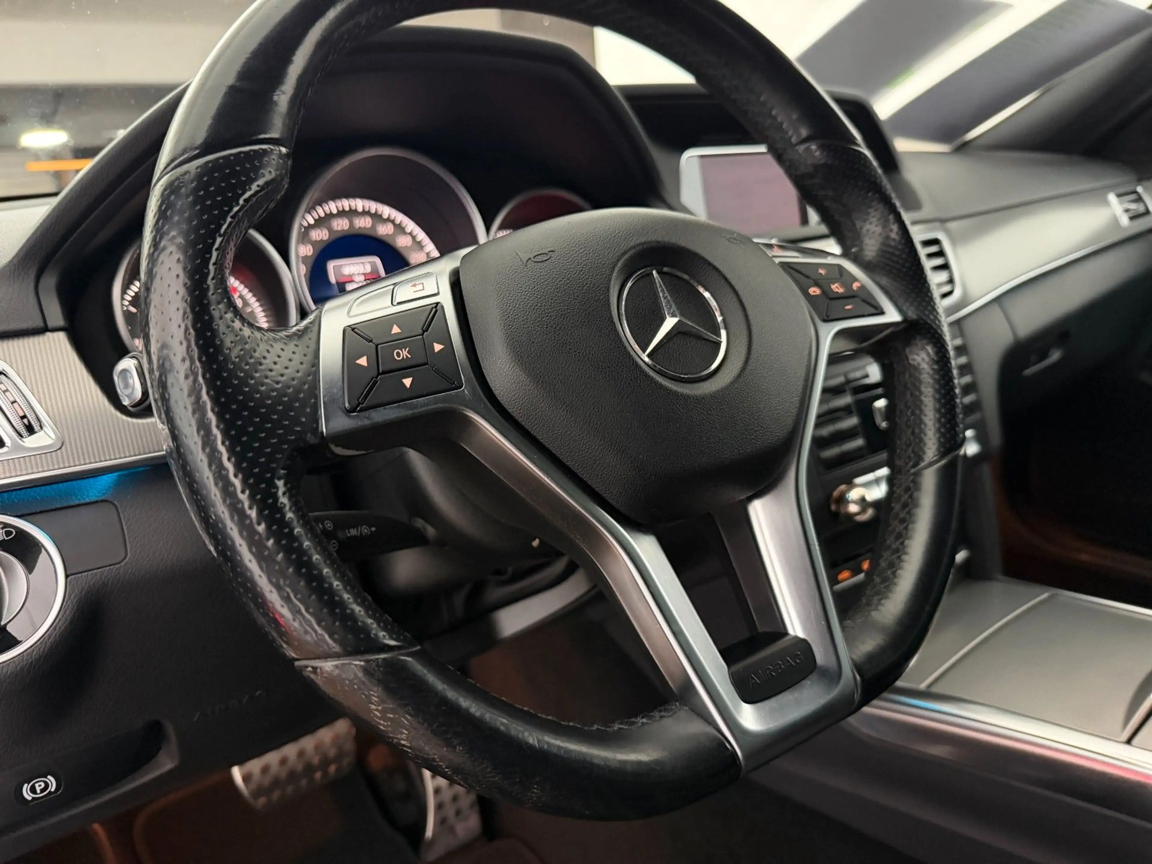 Mercedes-Benz E 200 T AMG/LED/LEDER/2.HD/SPORTSITZE/NAVI — photo 12