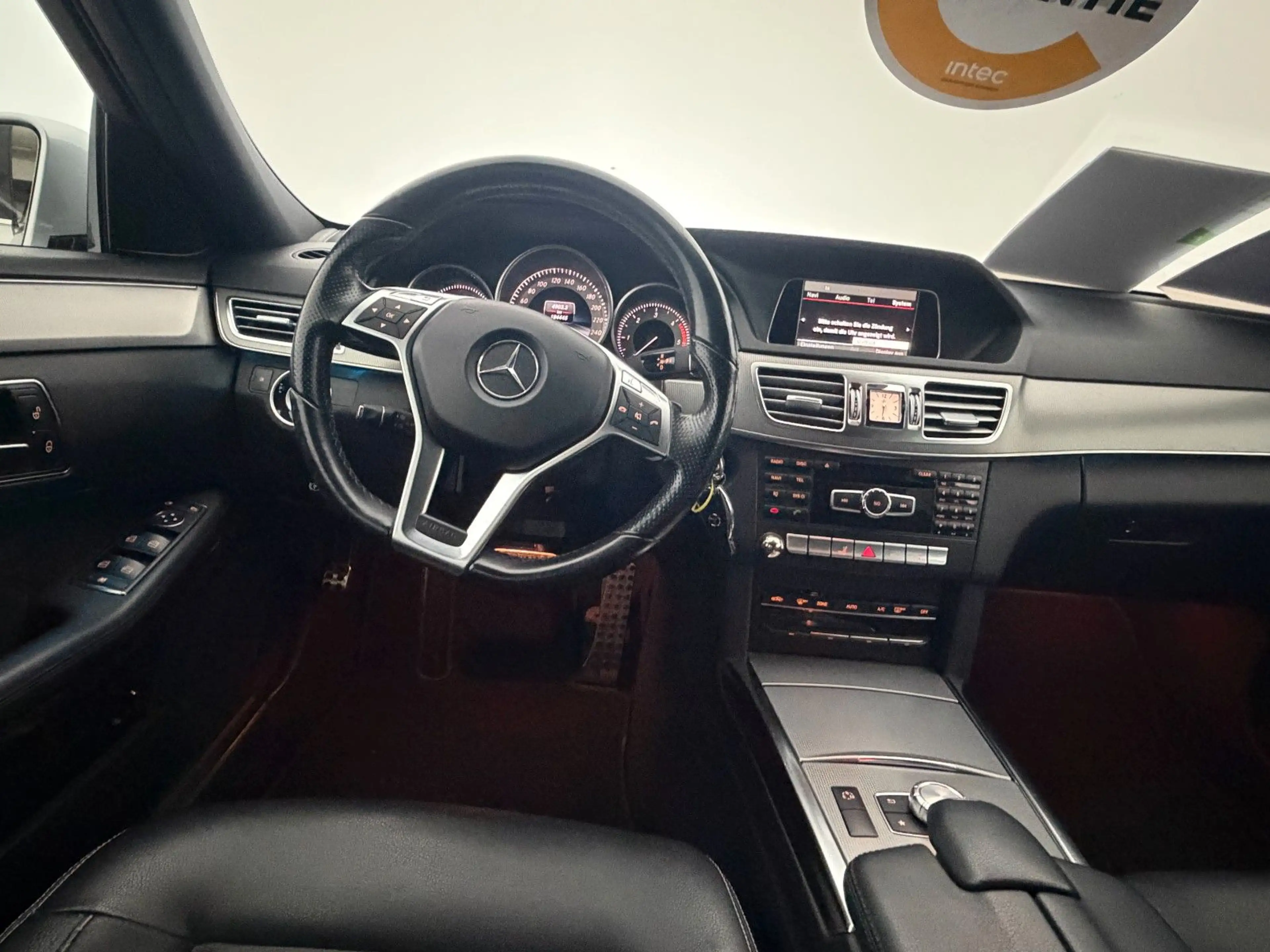 Mercedes-Benz E 200 T AMG/LED/LEDER/2.HD/SPORTSITZE/NAVI — photo 7