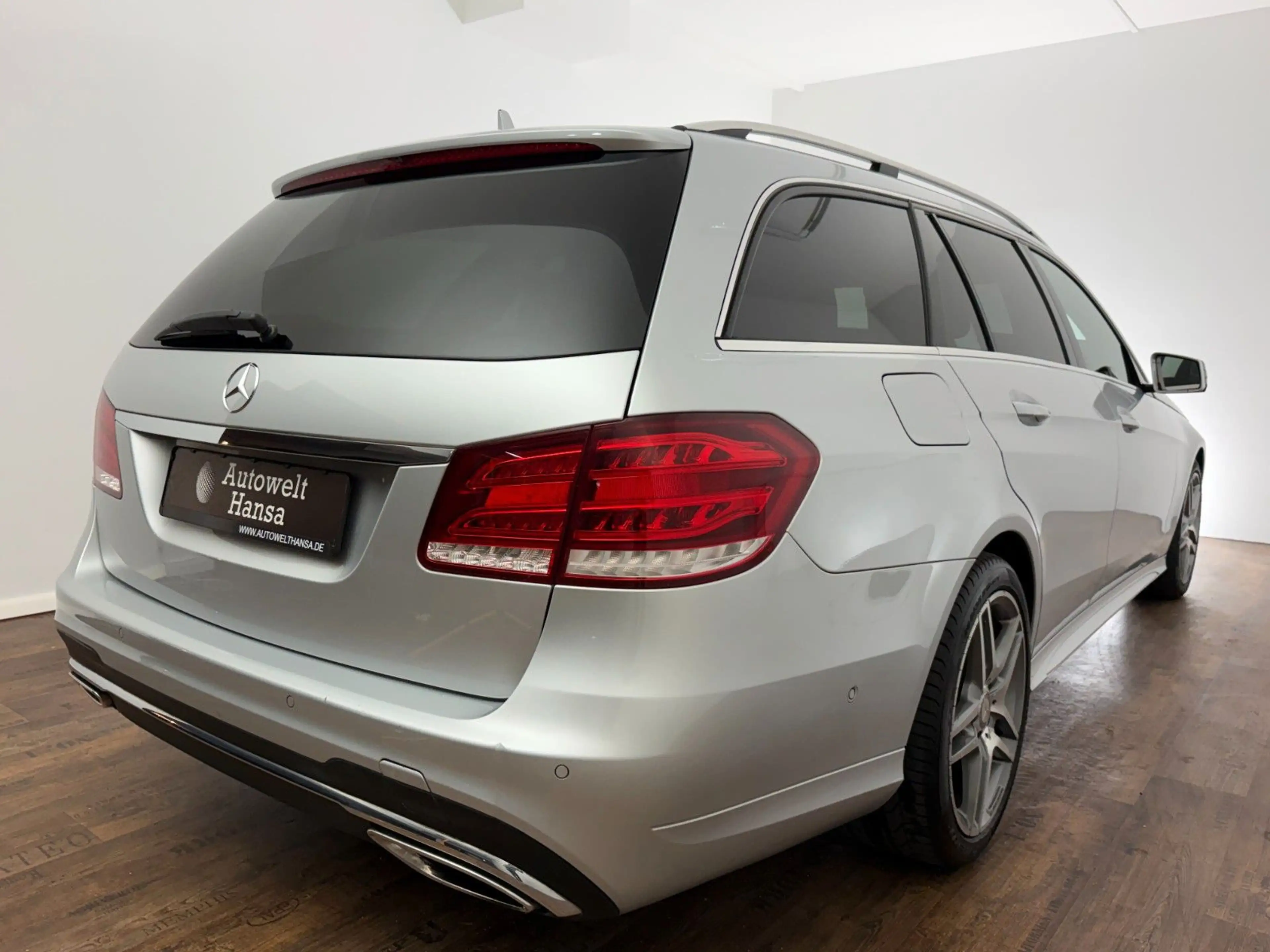 Mercedes-Benz E 200 T AMG/LED/LEDER/2.HD/SPORTSITZE/NAVI — photo 6