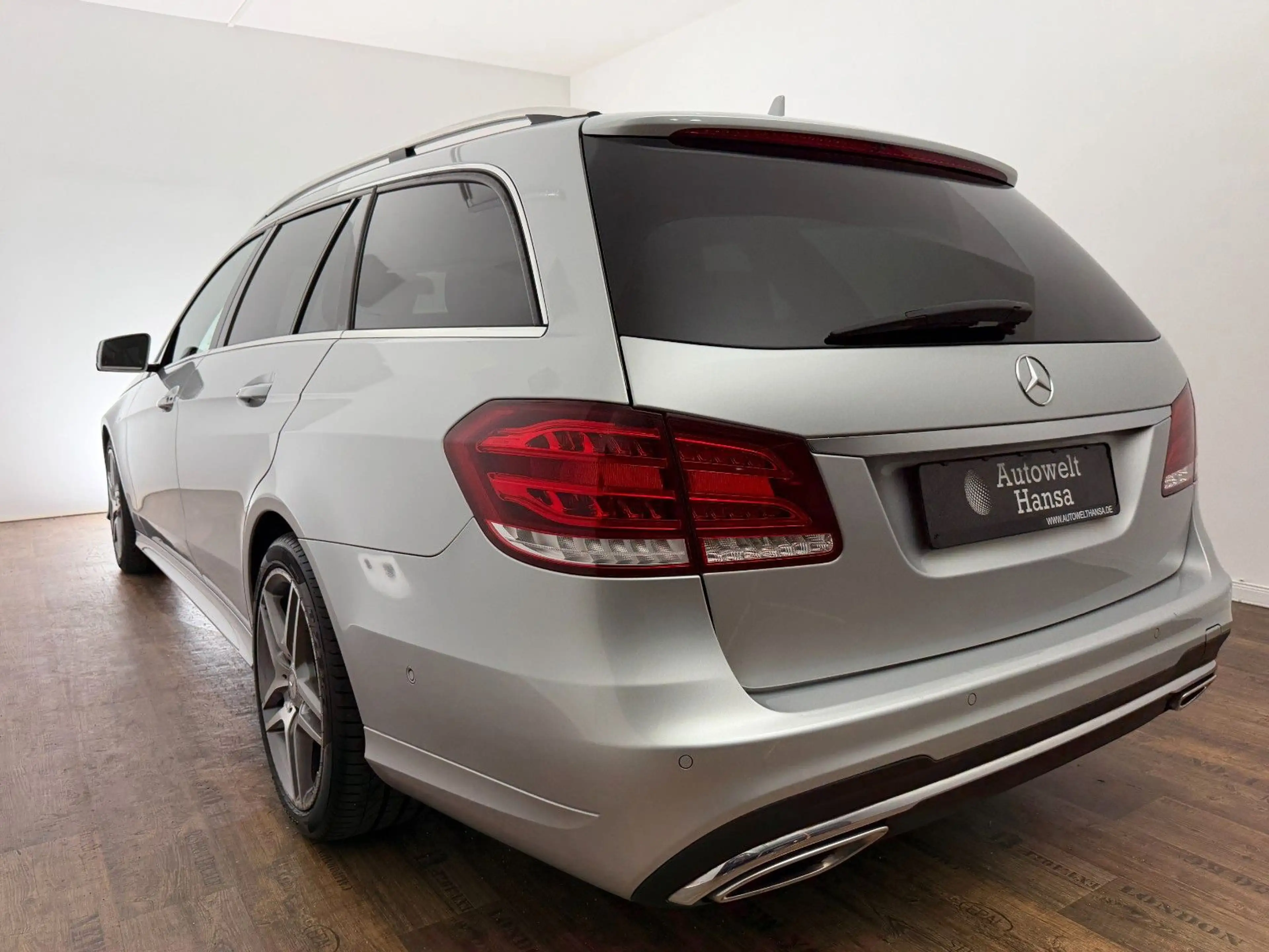 Mercedes-Benz E 200 T AMG/LED/LEDER/2.HD/SPORTSITZE/NAVI — photo 4