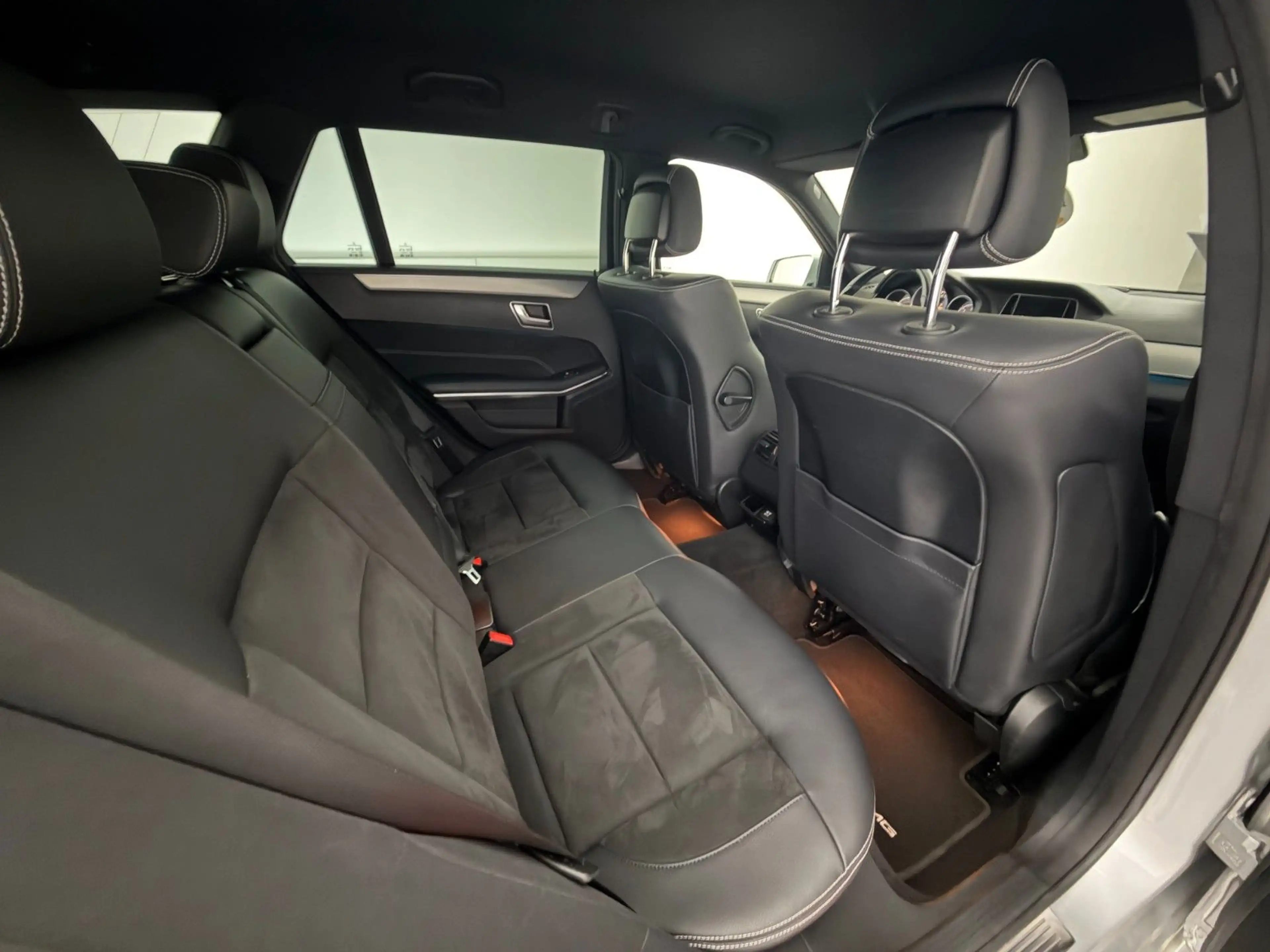 Mercedes-Benz E 200 T AMG/LED/LEDER/2.HD/SPORTSITZE/NAVI — photo 10