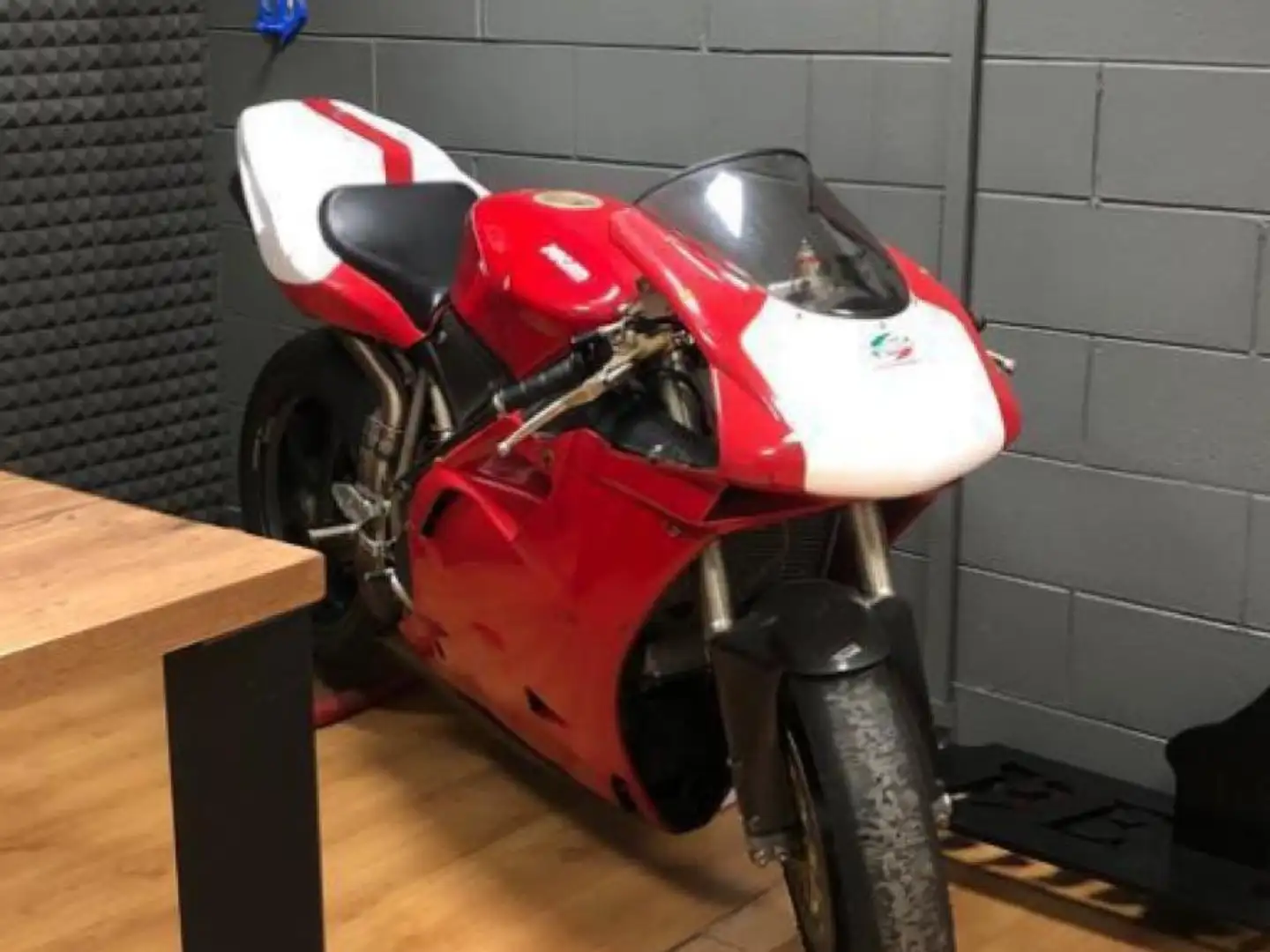 Ducati 748 Червоний - 1