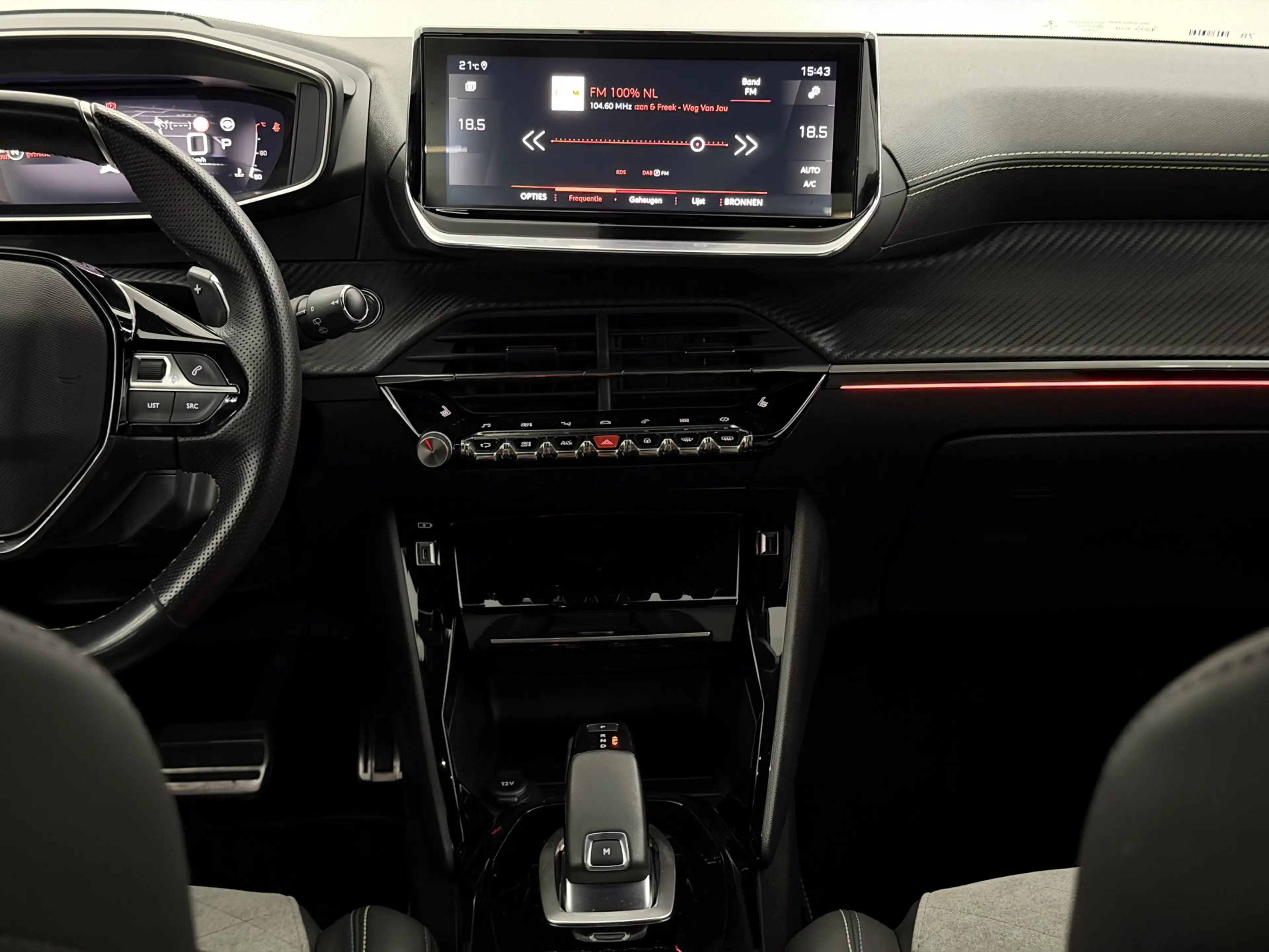 Peugeot 208 1.2 PureTech GT Pack Camera, Navi, Keyless start, — photo 12