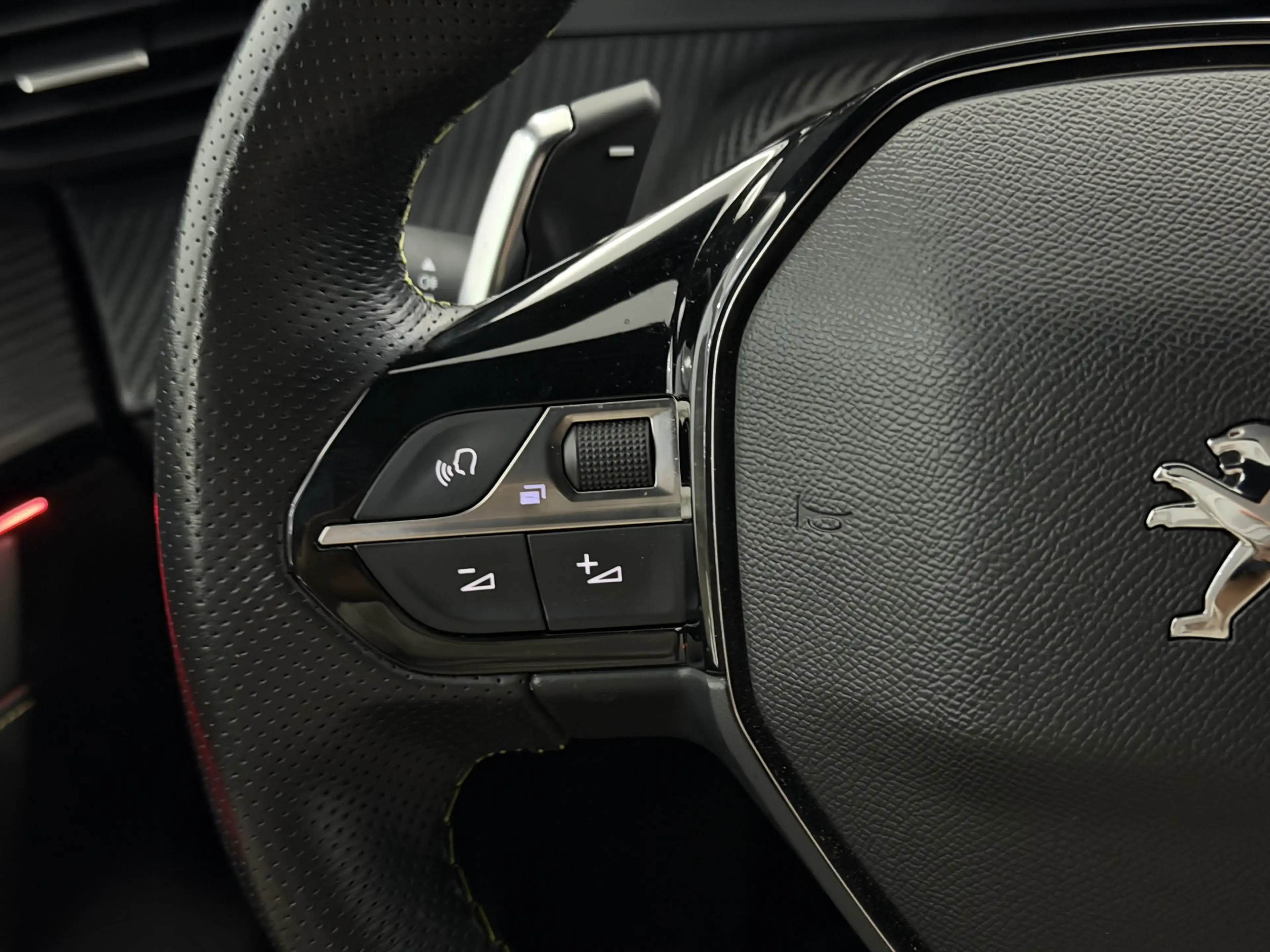 Peugeot 208 1.2 PureTech GT Pack Camera, Navi, Keyless start, — photo 26