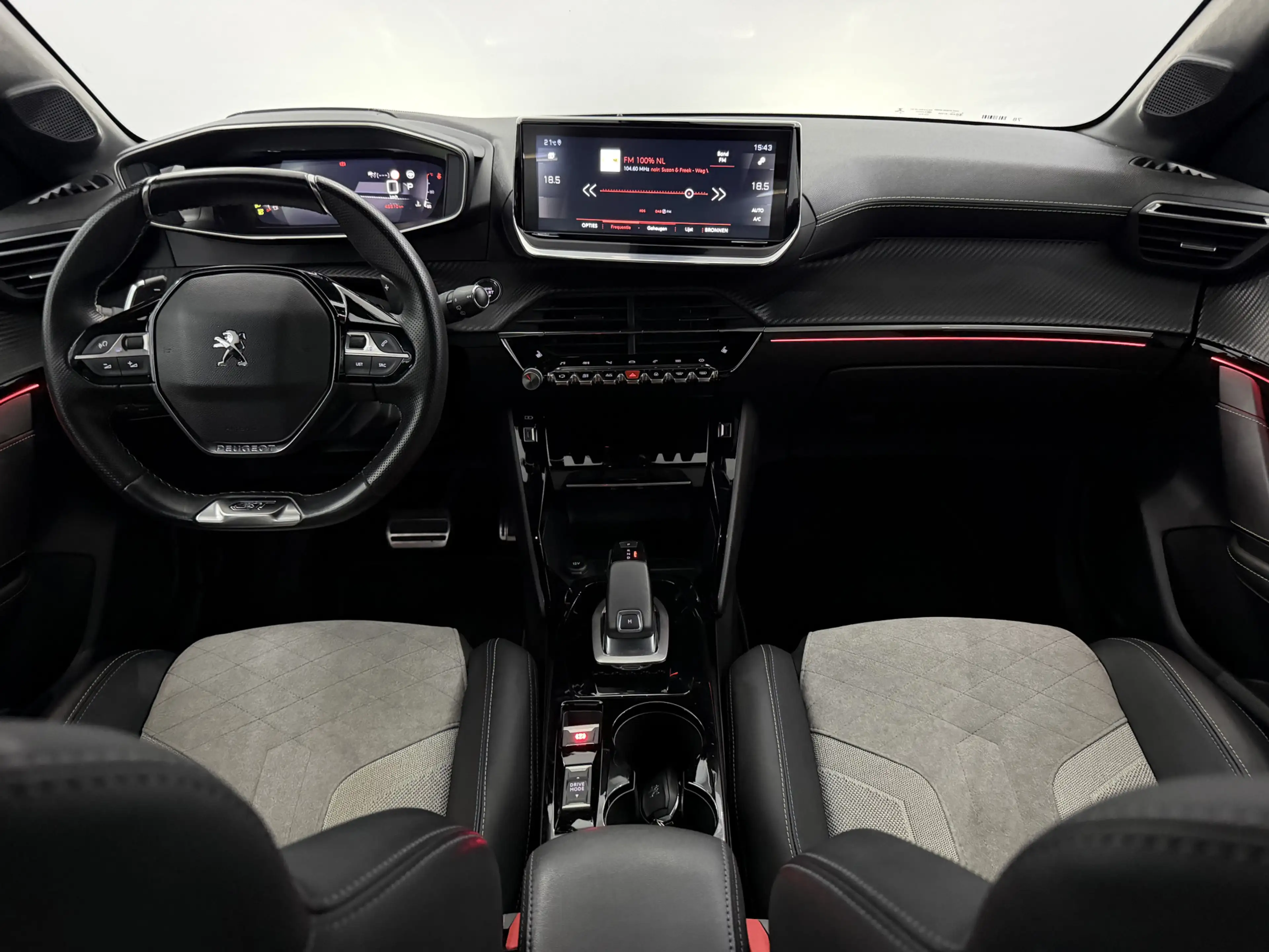 Peugeot 208 1.2 PureTech GT Pack Camera, Navi, Keyless start, — photo 3