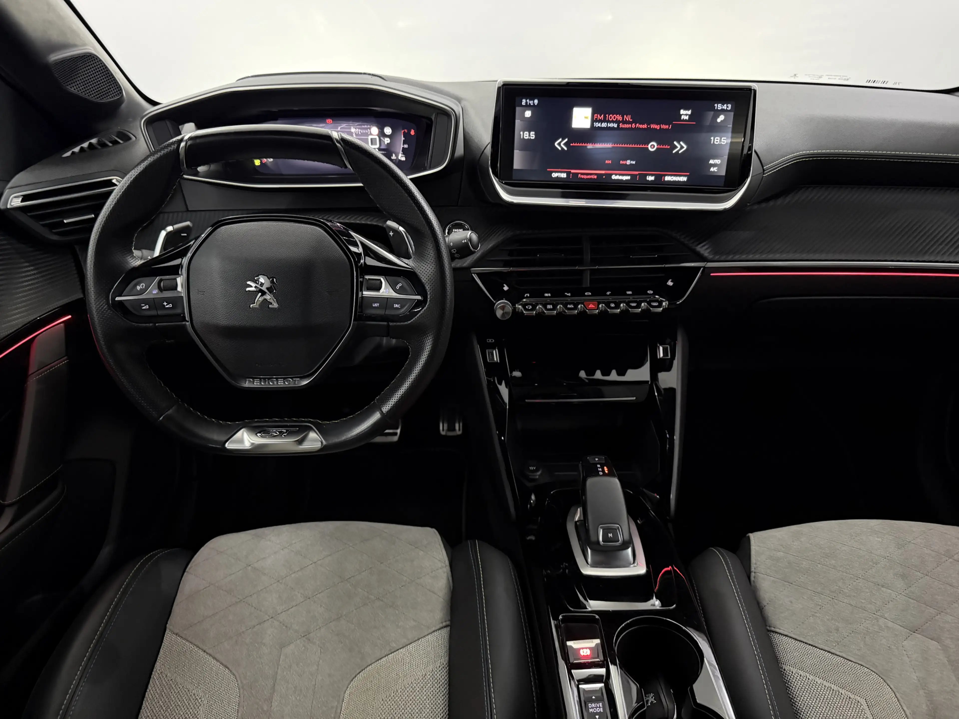 Peugeot 208 1.2 PureTech GT Pack Camera, Navi, Keyless start, — photo 11
