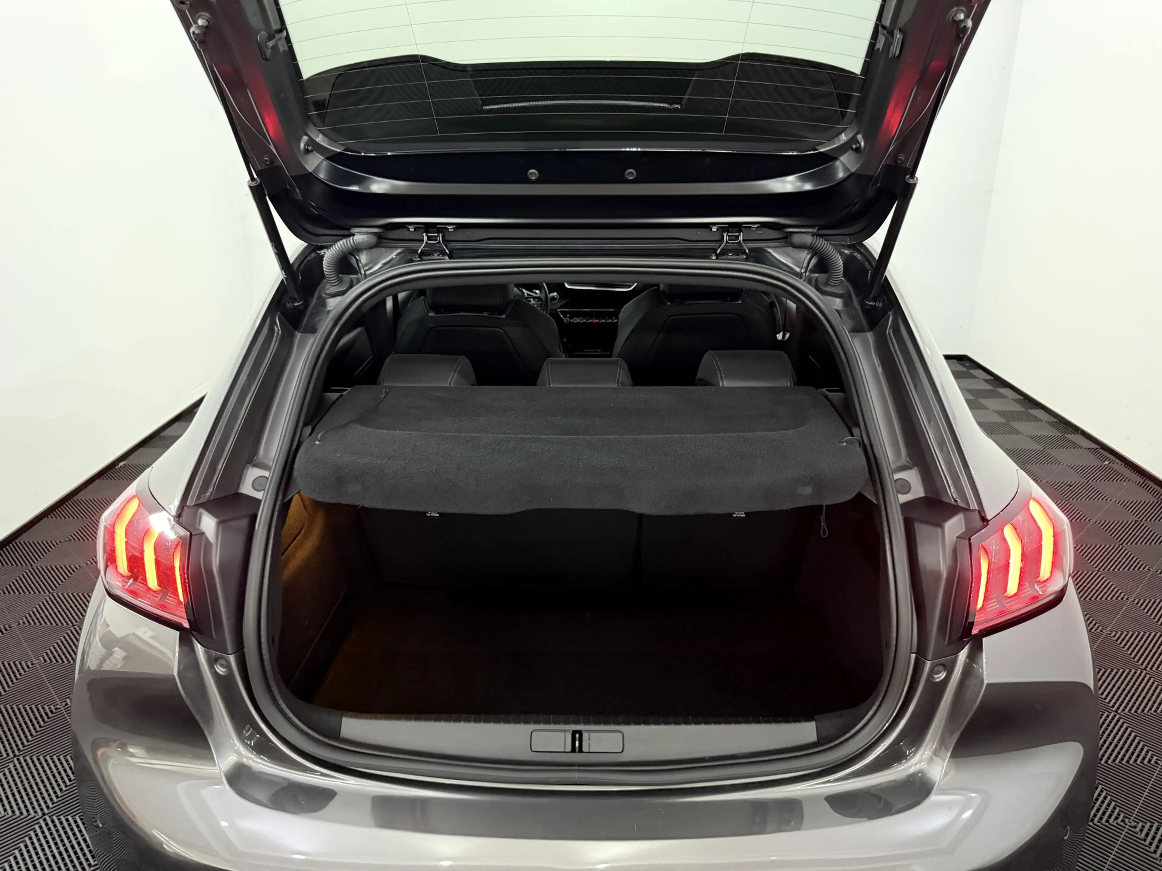 Peugeot 208 1.2 PureTech GT Pack Camera, Navi, Keyless start, — photo 29