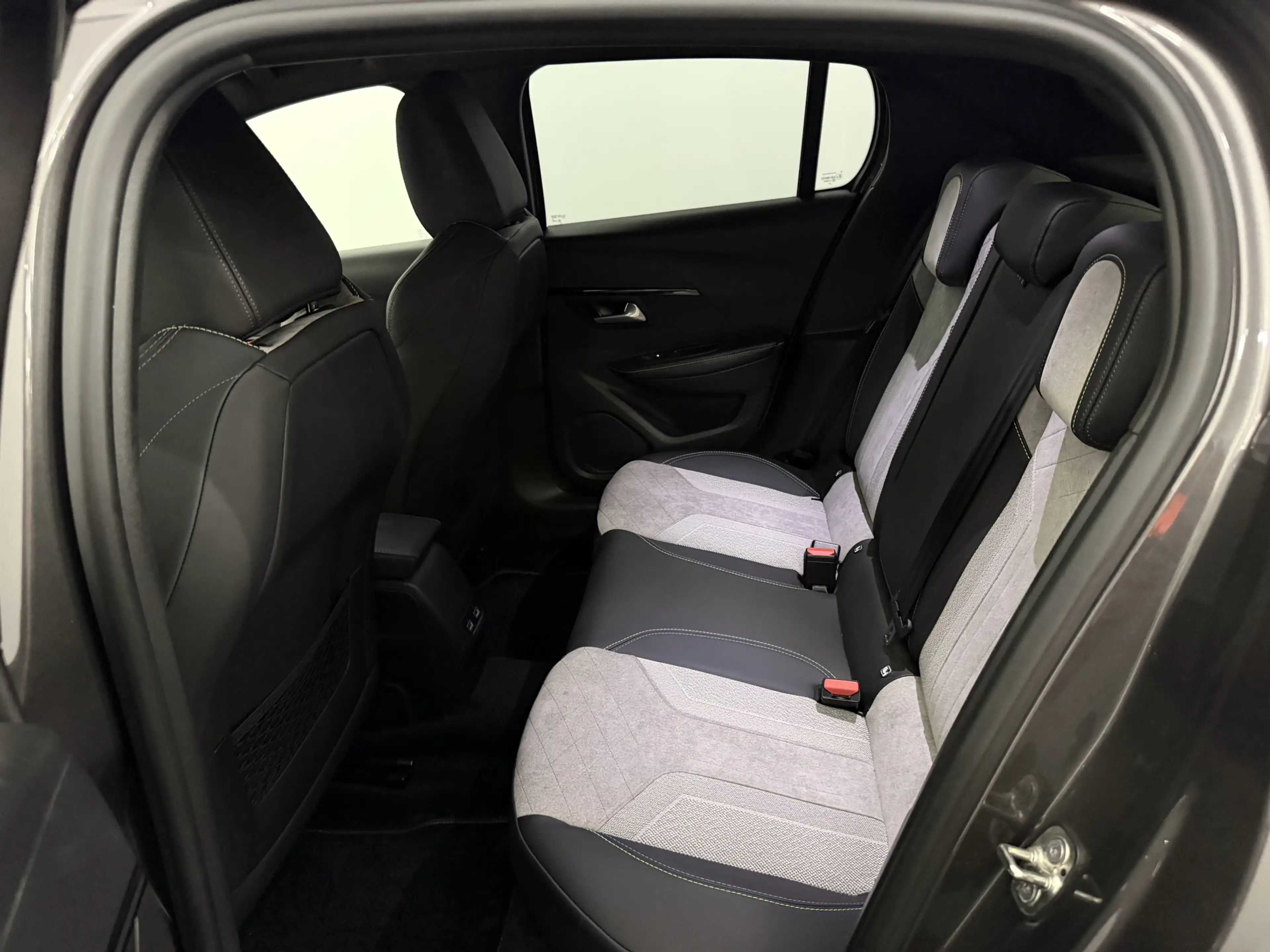 Peugeot 208 1.2 PureTech GT Pack Camera, Navi, Keyless start, — photo 9