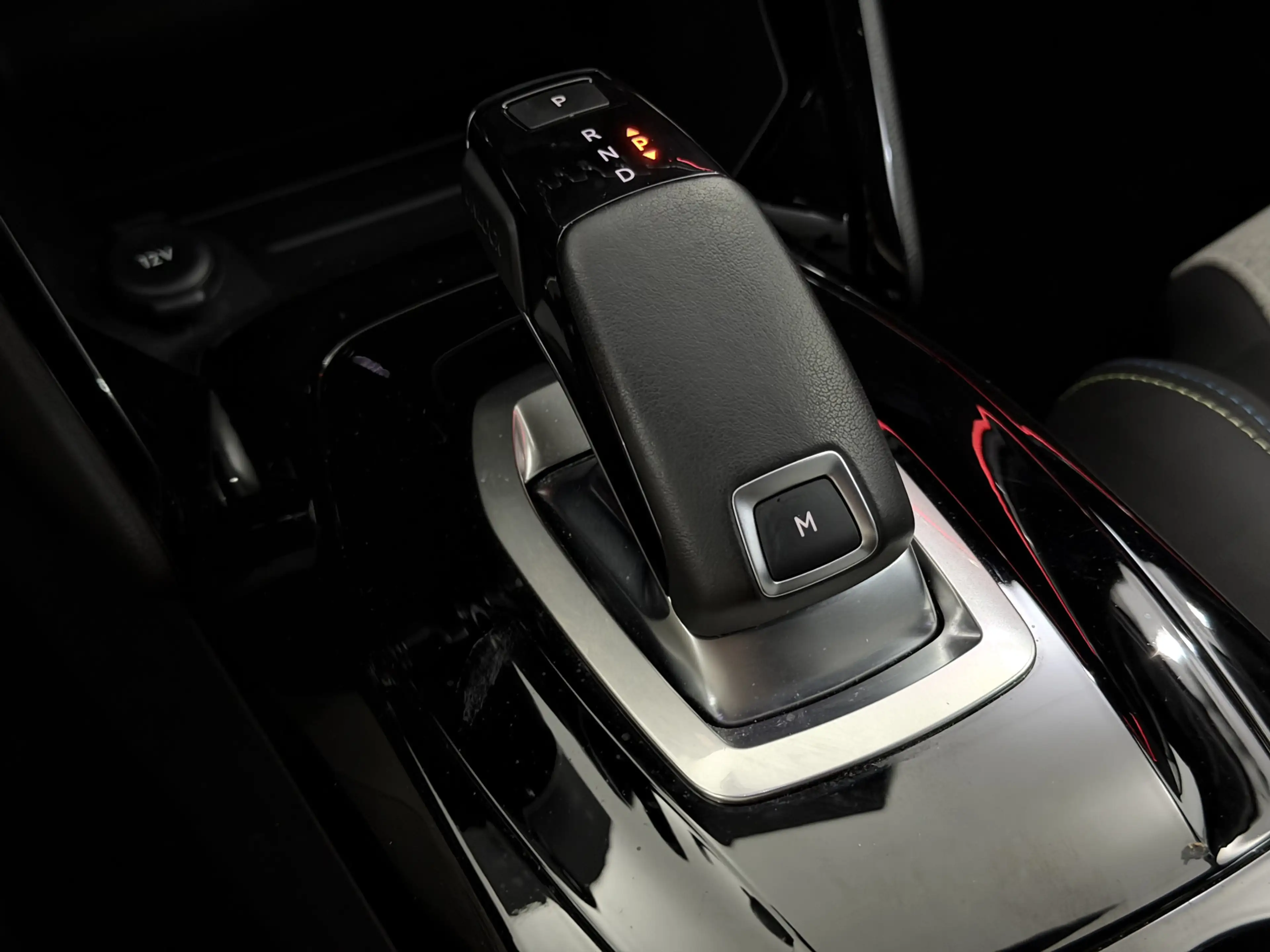 Peugeot 208 1.2 PureTech GT Pack Camera, Navi, Keyless start, — photo 14