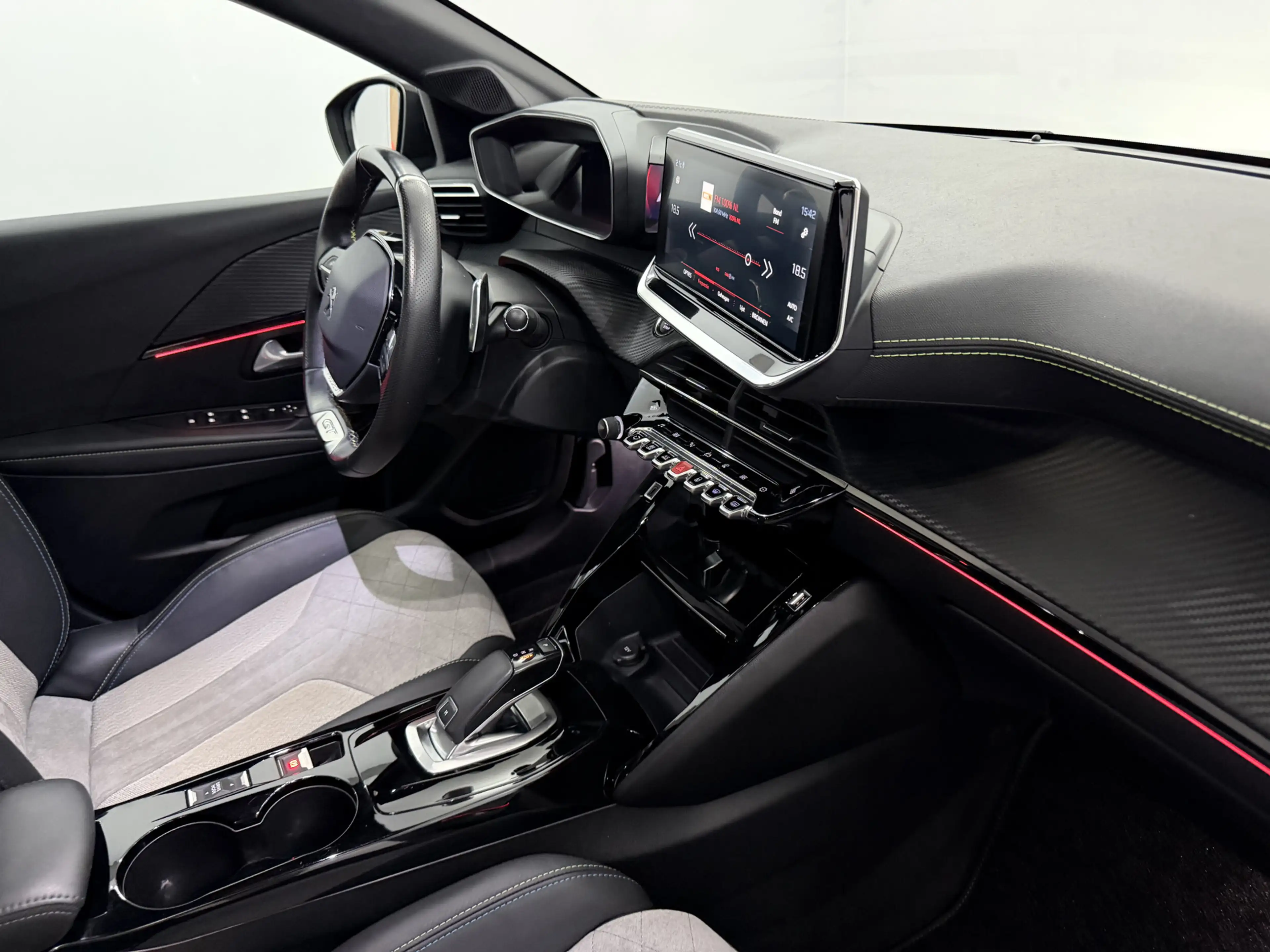 Peugeot 208 1.2 PureTech GT Pack Camera, Navi, Keyless start, — photo 10