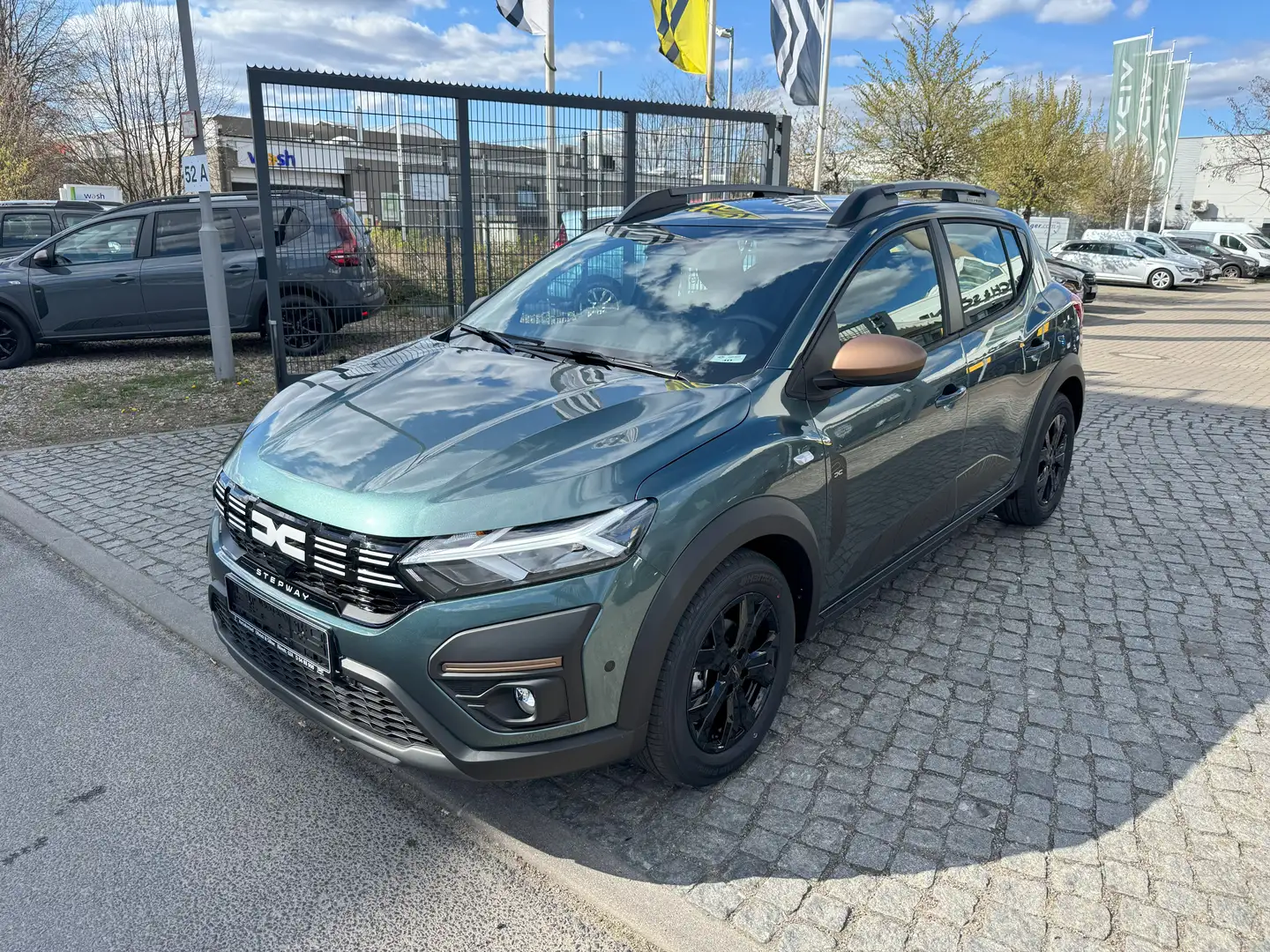 Dacia Sandero Stepway TCe 100 ECO-G Extreme+ Grün - 2