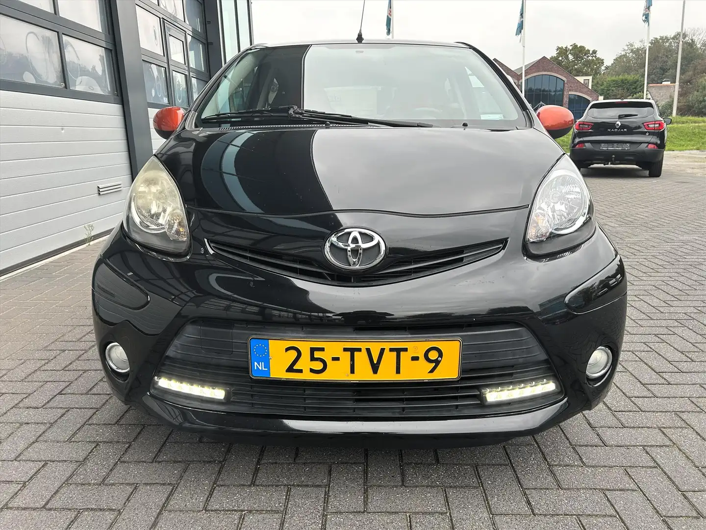 Toyota Aygo 1.0 5DRS, Dealer onderhouden, 6 mnd garantie Noir - 2