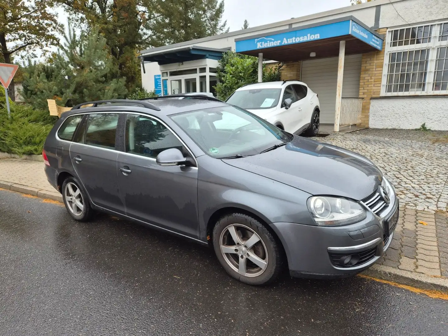 Volkswagen Golf V Comfortline/ Bi Xenon/ AHK/NAVI/SH/PDC Gris - 1