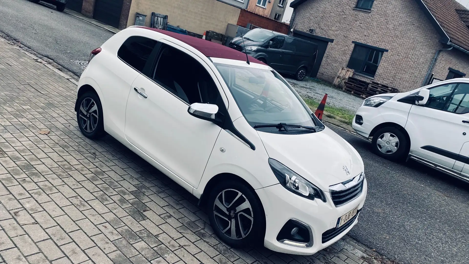Peugeot 108 1.2 PureTech Top! Allure - 2