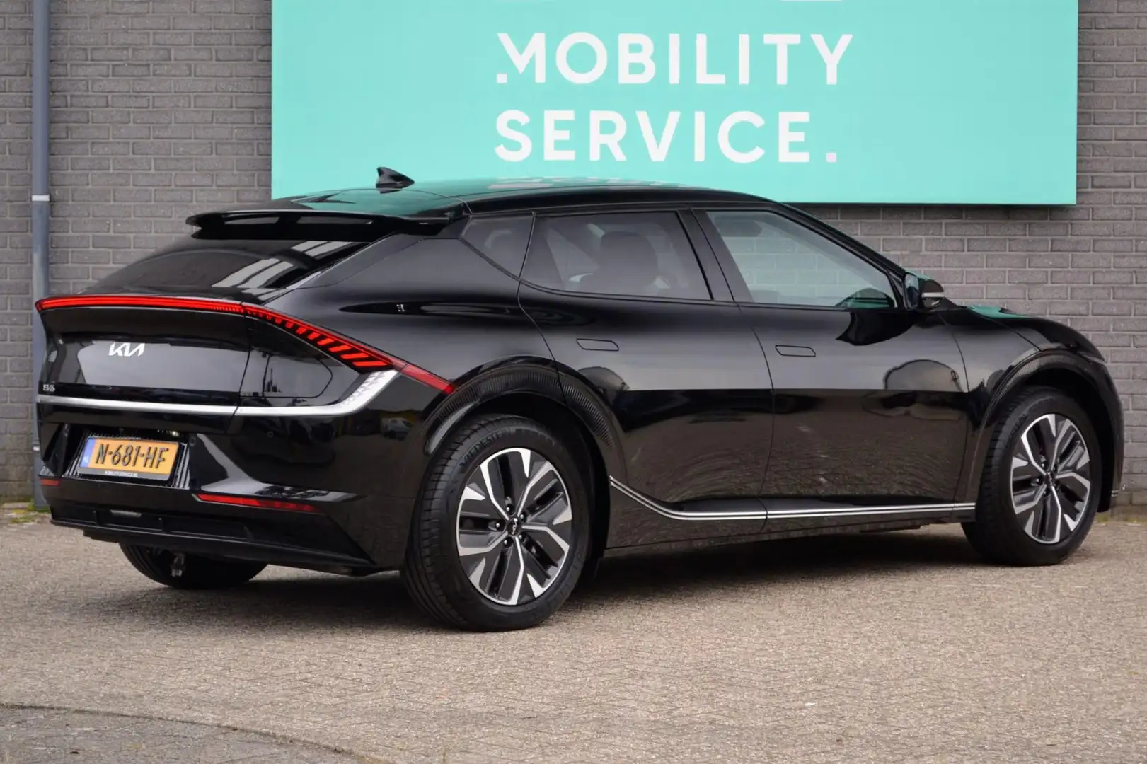 Kia EV6 Plus 77.4 kWh SOH94% LED Plus Leder Meridian AUT Zwart - 2
