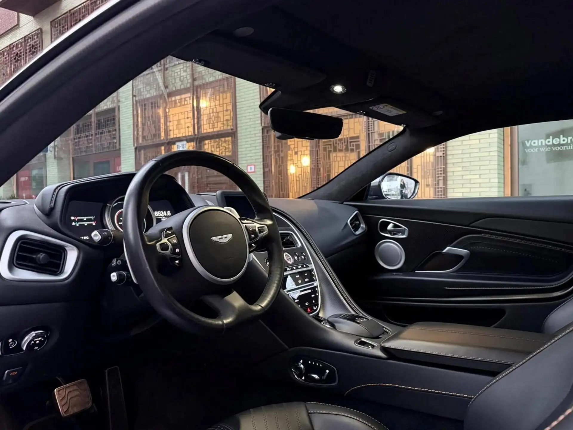 애스턴마틴 DB11 V8 2018 회색 사진 8