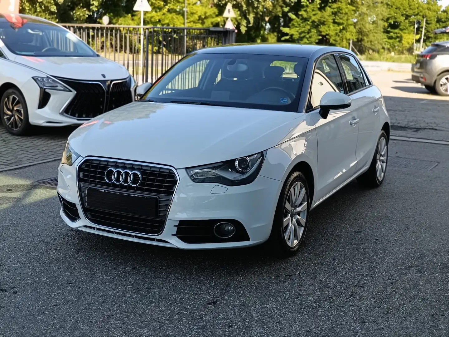 Audi A1 A1 I 2010 Sportback  1.6 tdi Attraction 90cv Argento - 1