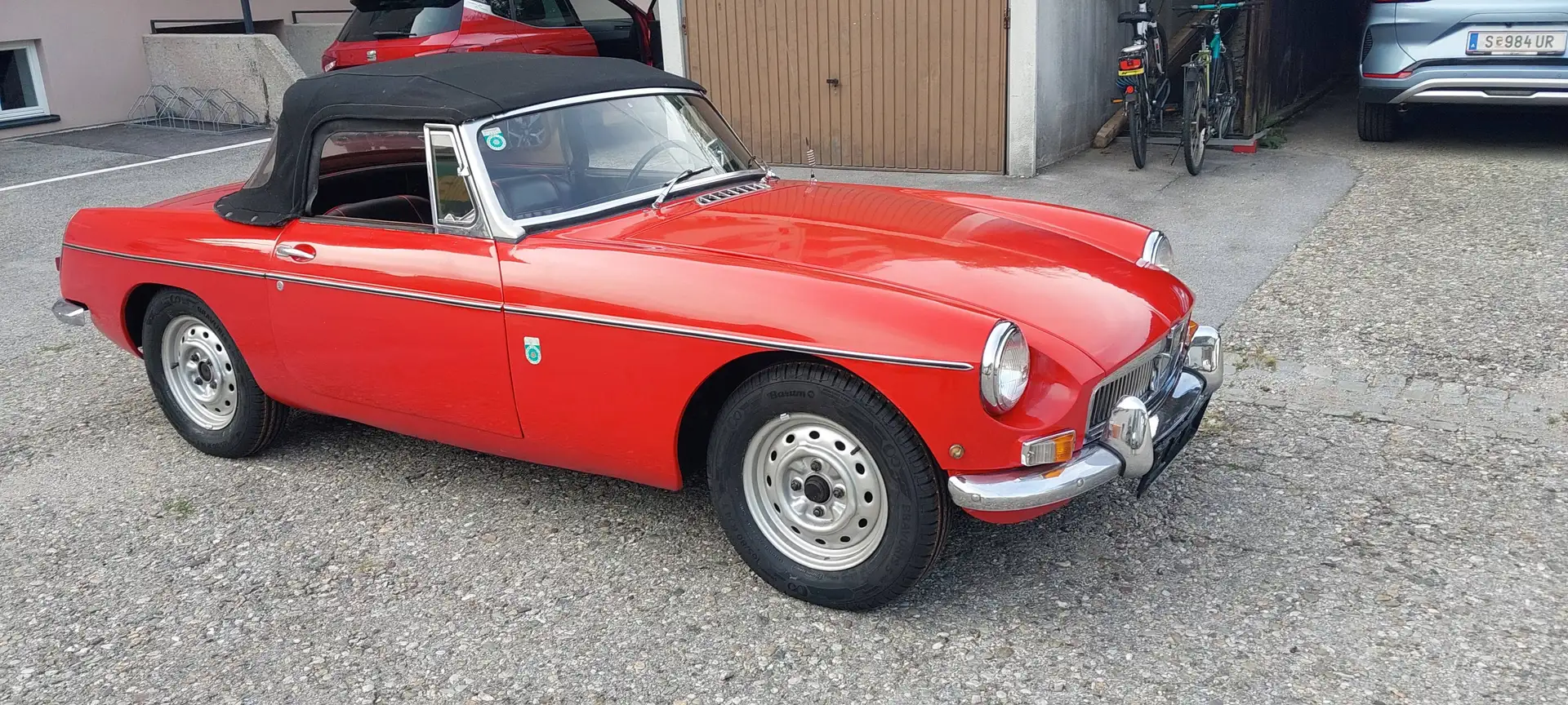Oldtimer MG MGB Rot - 2