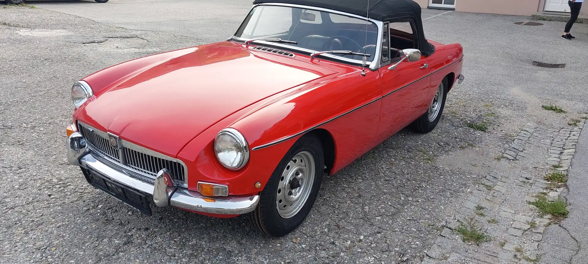 Oldtimer MG MGB Rot - 1