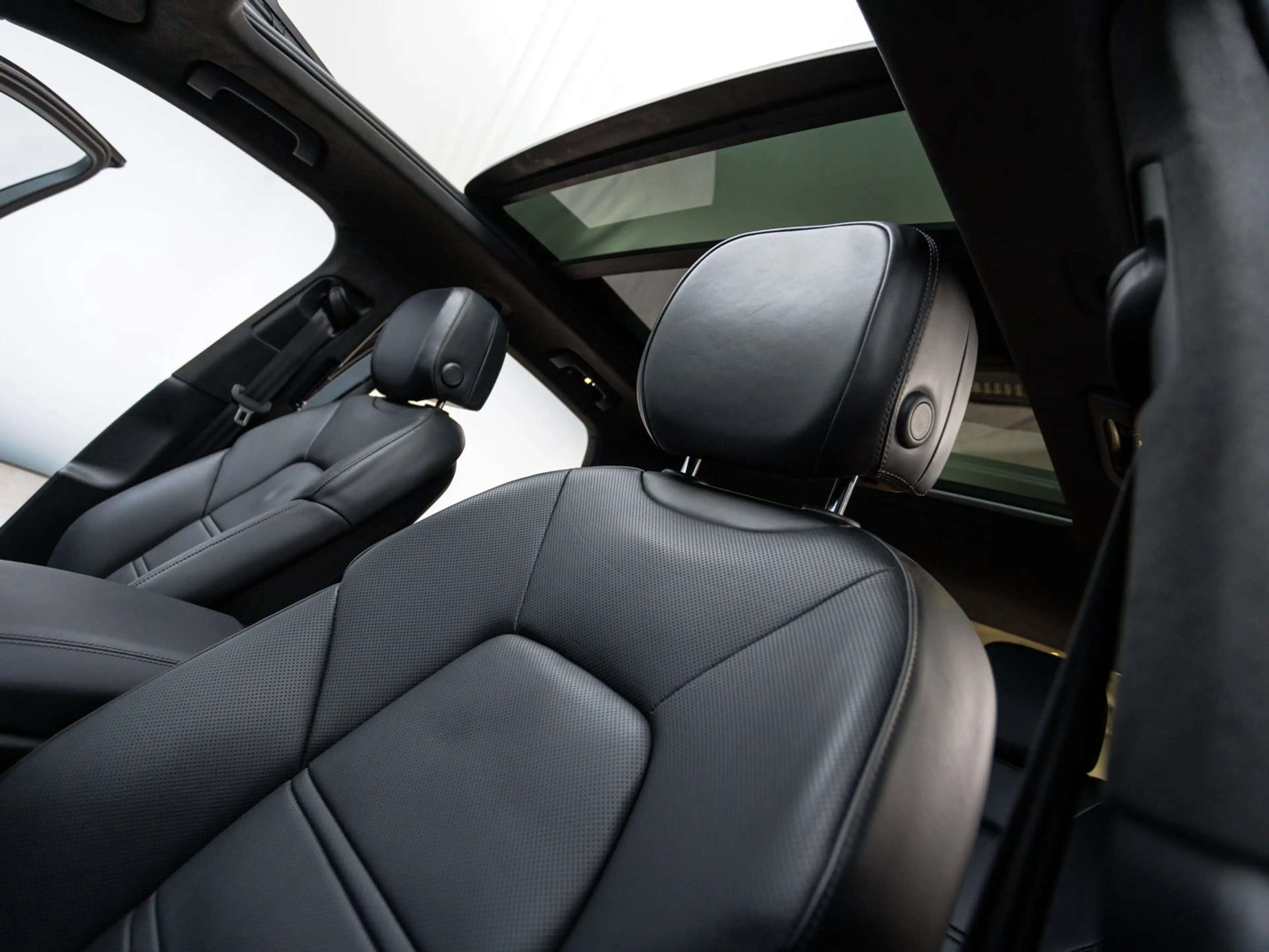 Porsche Cayenne Turbo E-Hybrid — photo 8