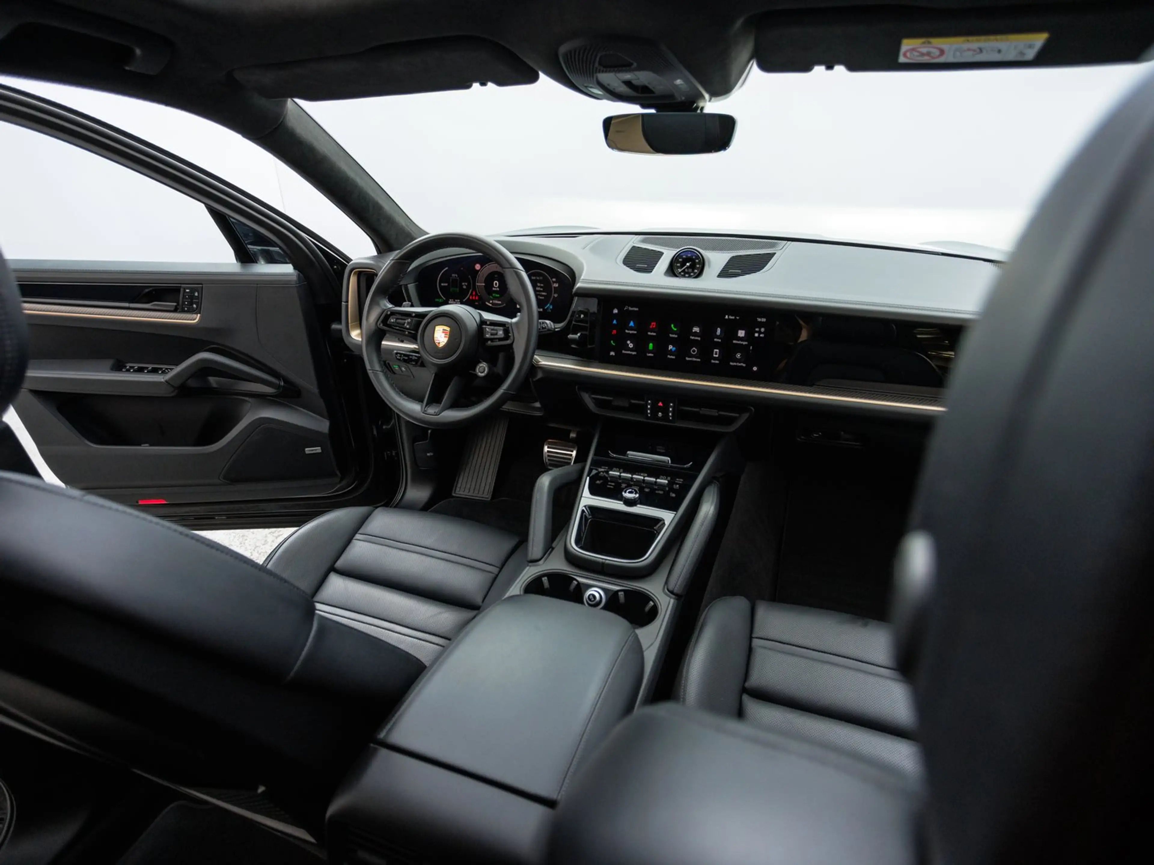 Porsche Cayenne Turbo E-Hybrid — photo 13