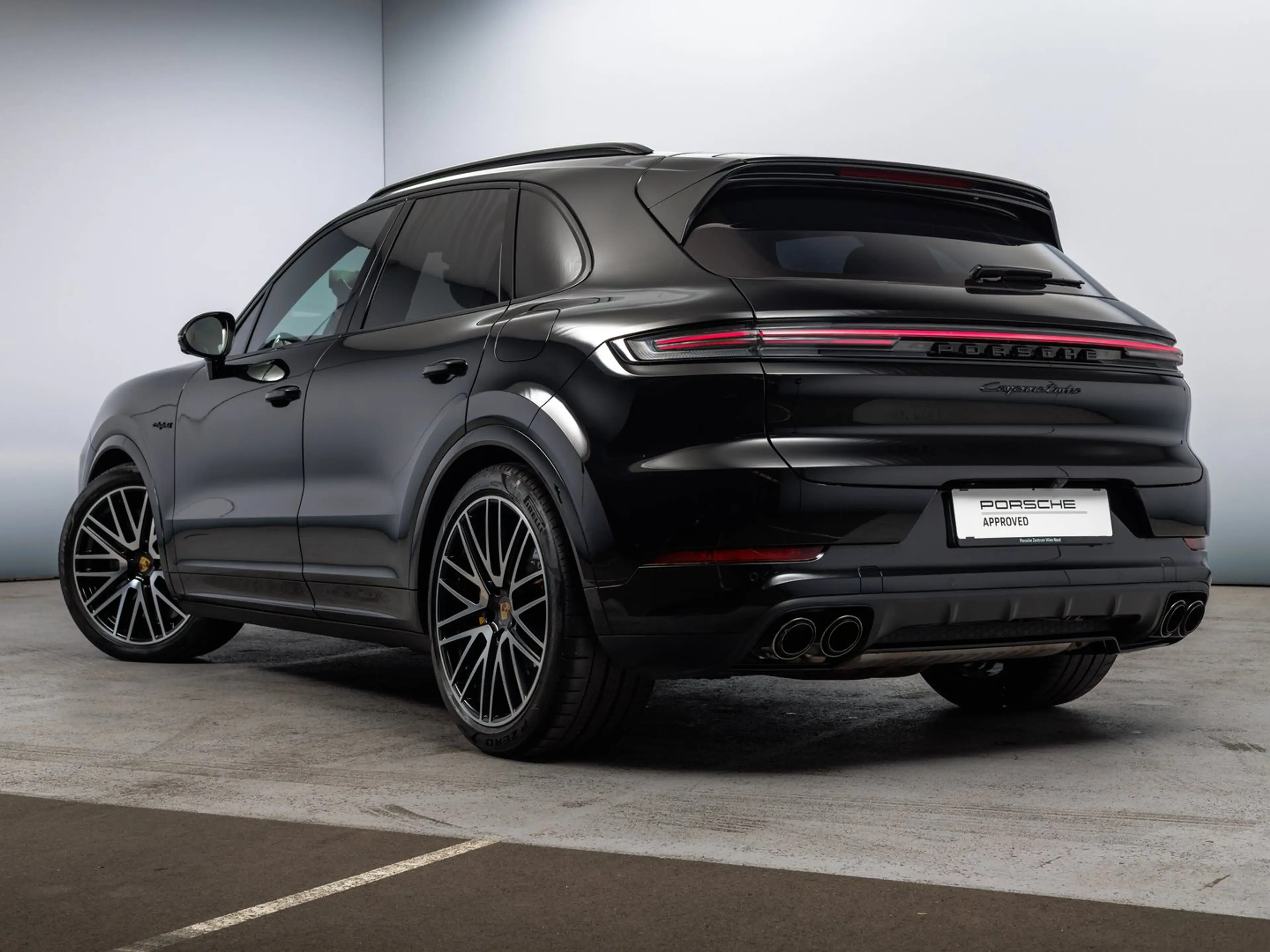 Porsche Cayenne Turbo E-Hybrid — photo 3