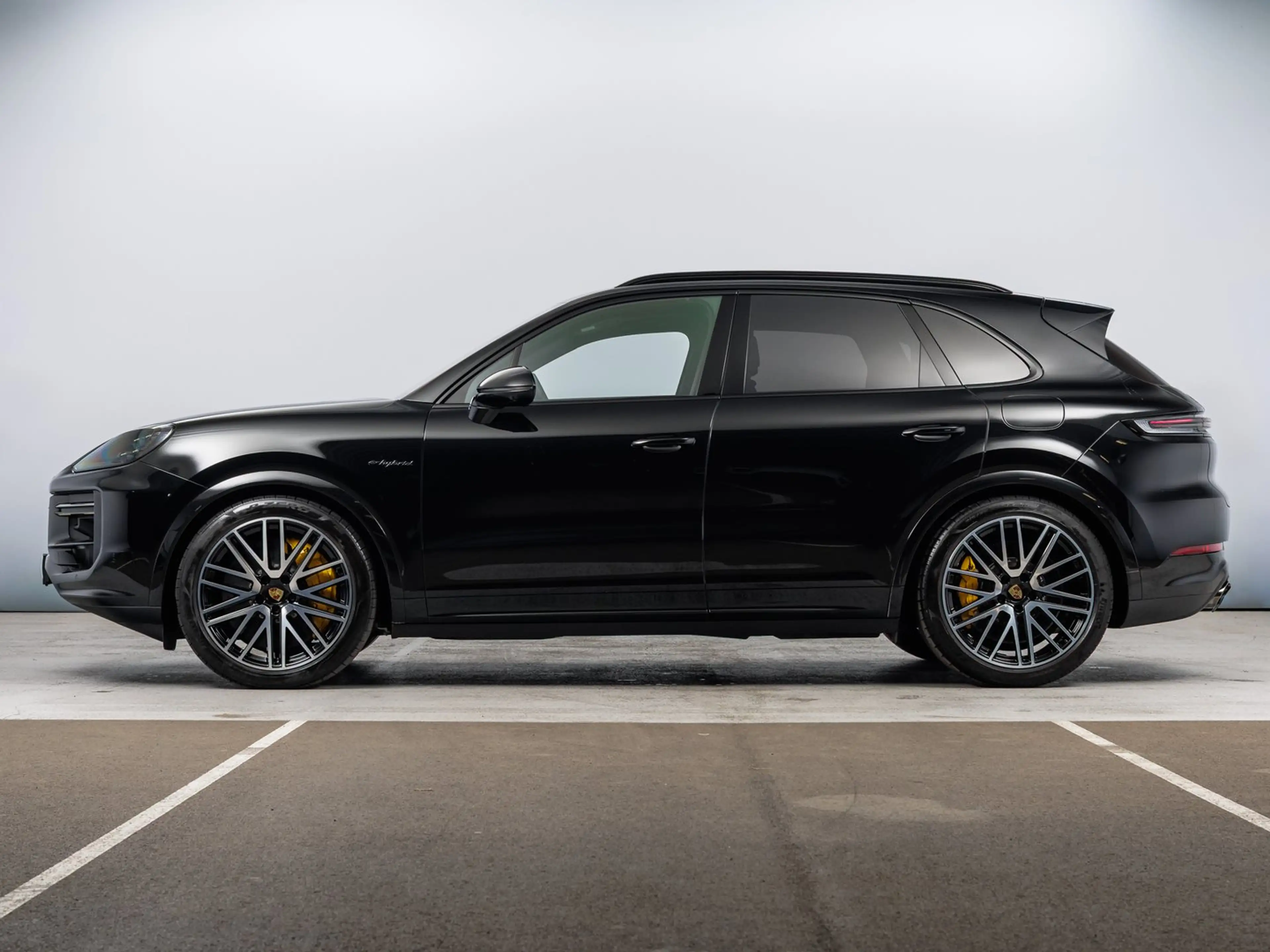 Porsche Cayenne Turbo E-Hybrid — photo 2