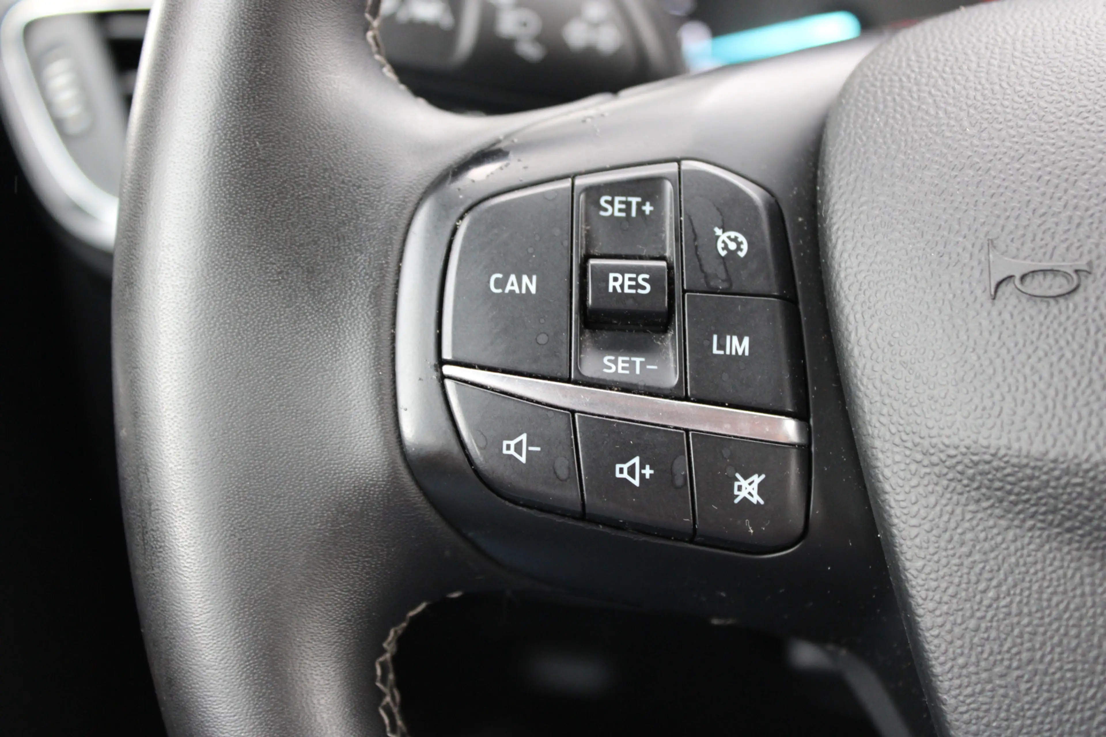 Ford Fiesta 1.0 EcoBoost Hybrid Titanium — photo 9