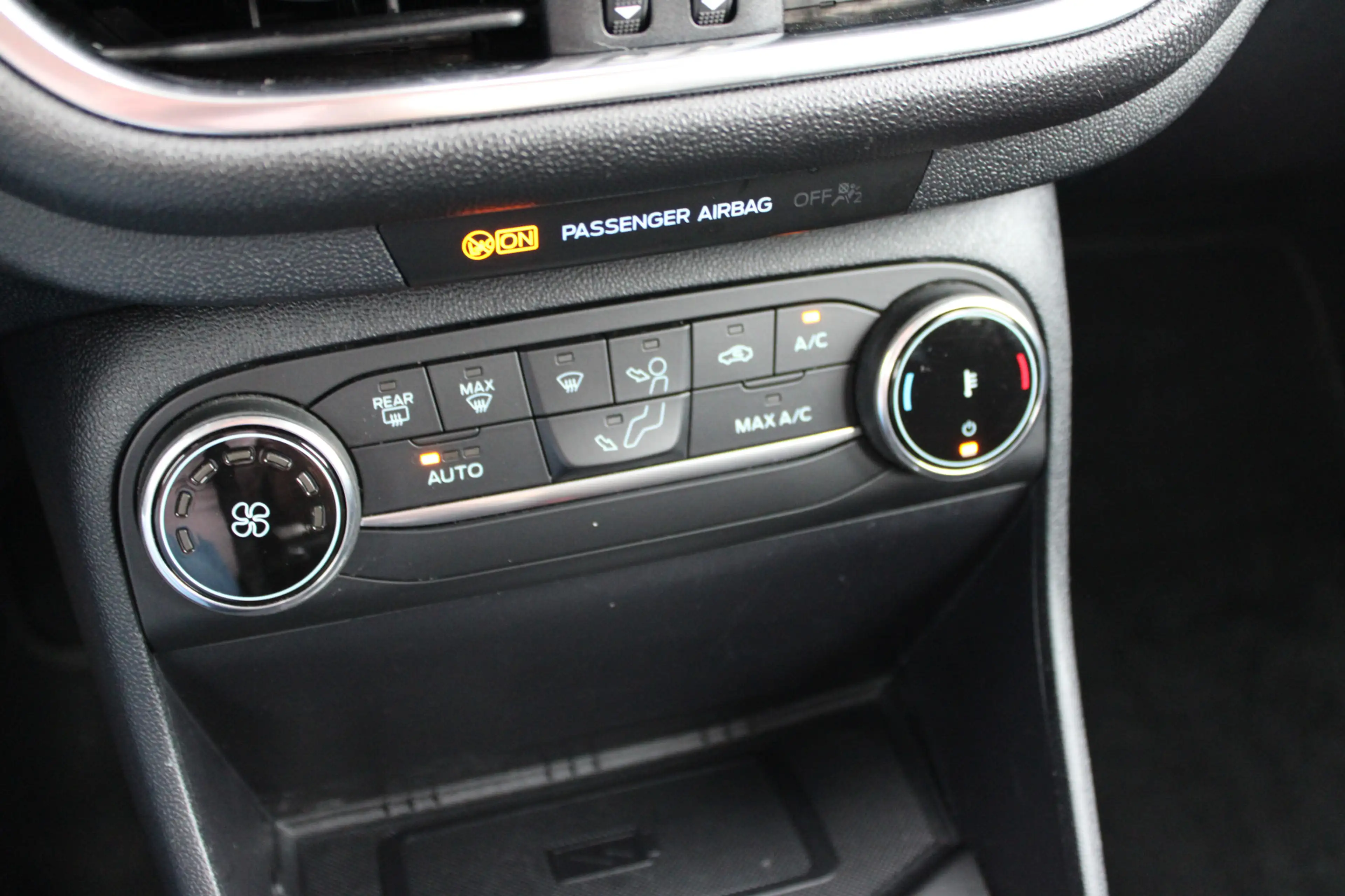 Ford Fiesta 1.0 EcoBoost Hybrid Titanium — photo 14