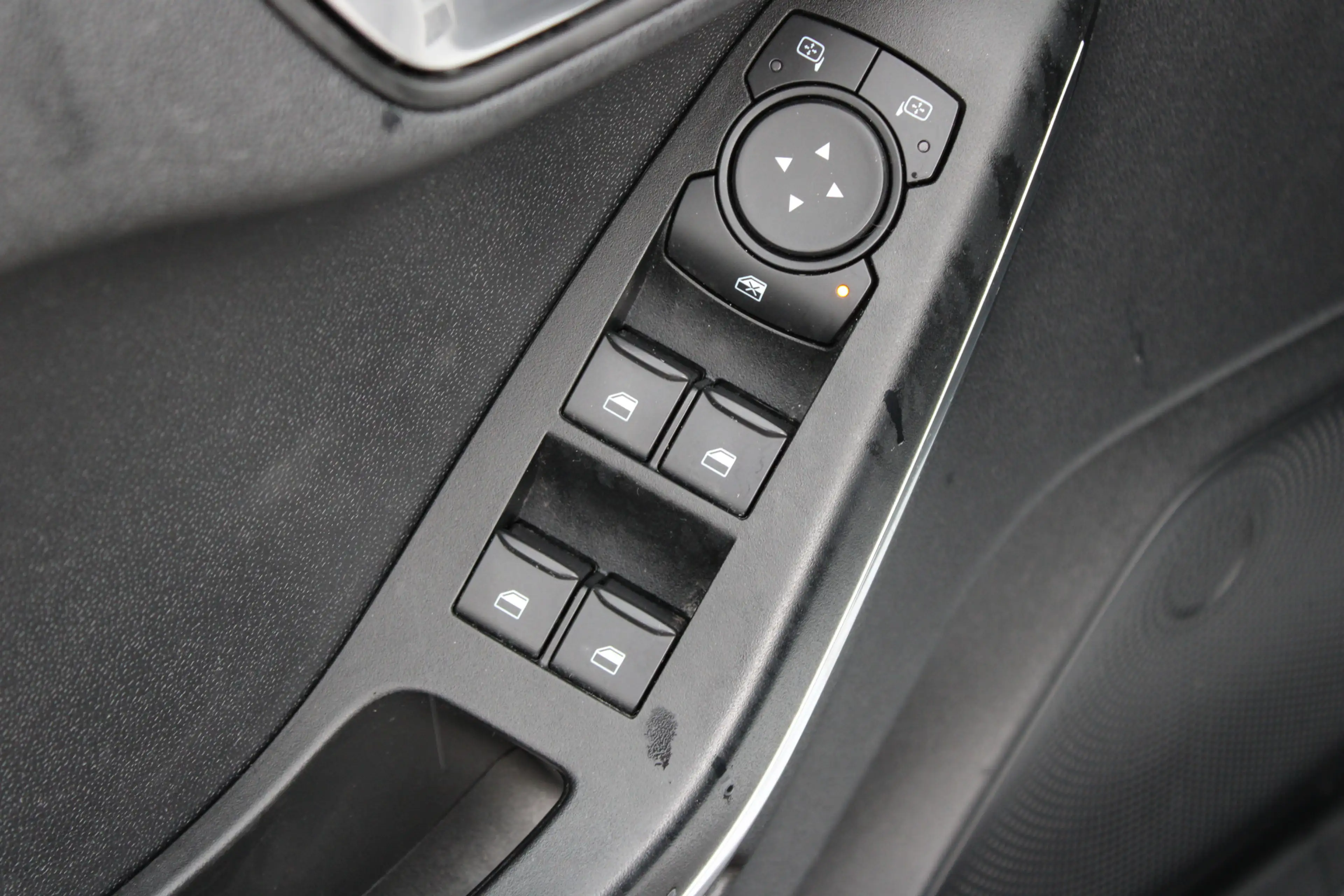 Ford Fiesta 1.0 EcoBoost Hybrid Titanium — photo 6