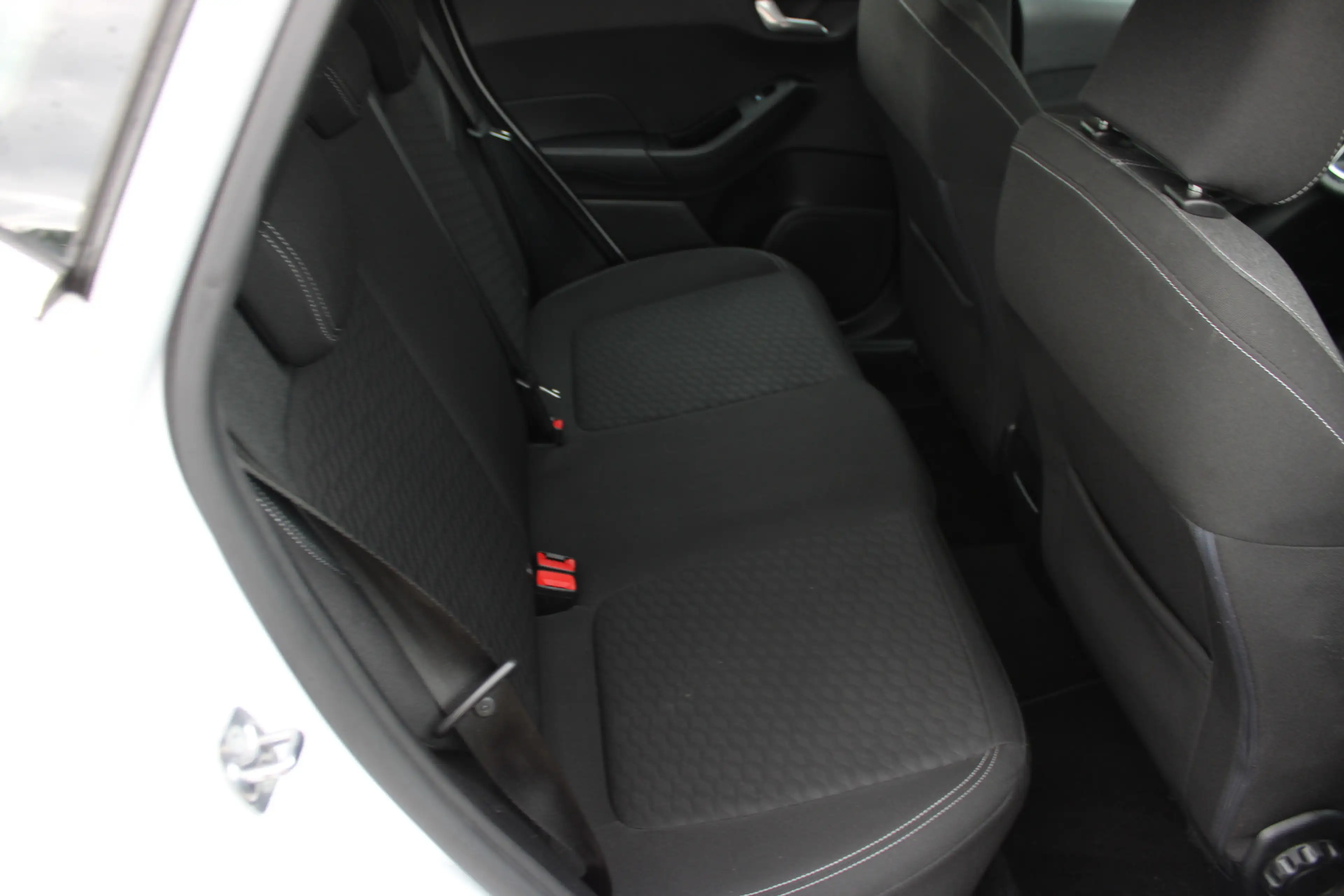Ford Fiesta 1.0 EcoBoost Hybrid Titanium — photo 24