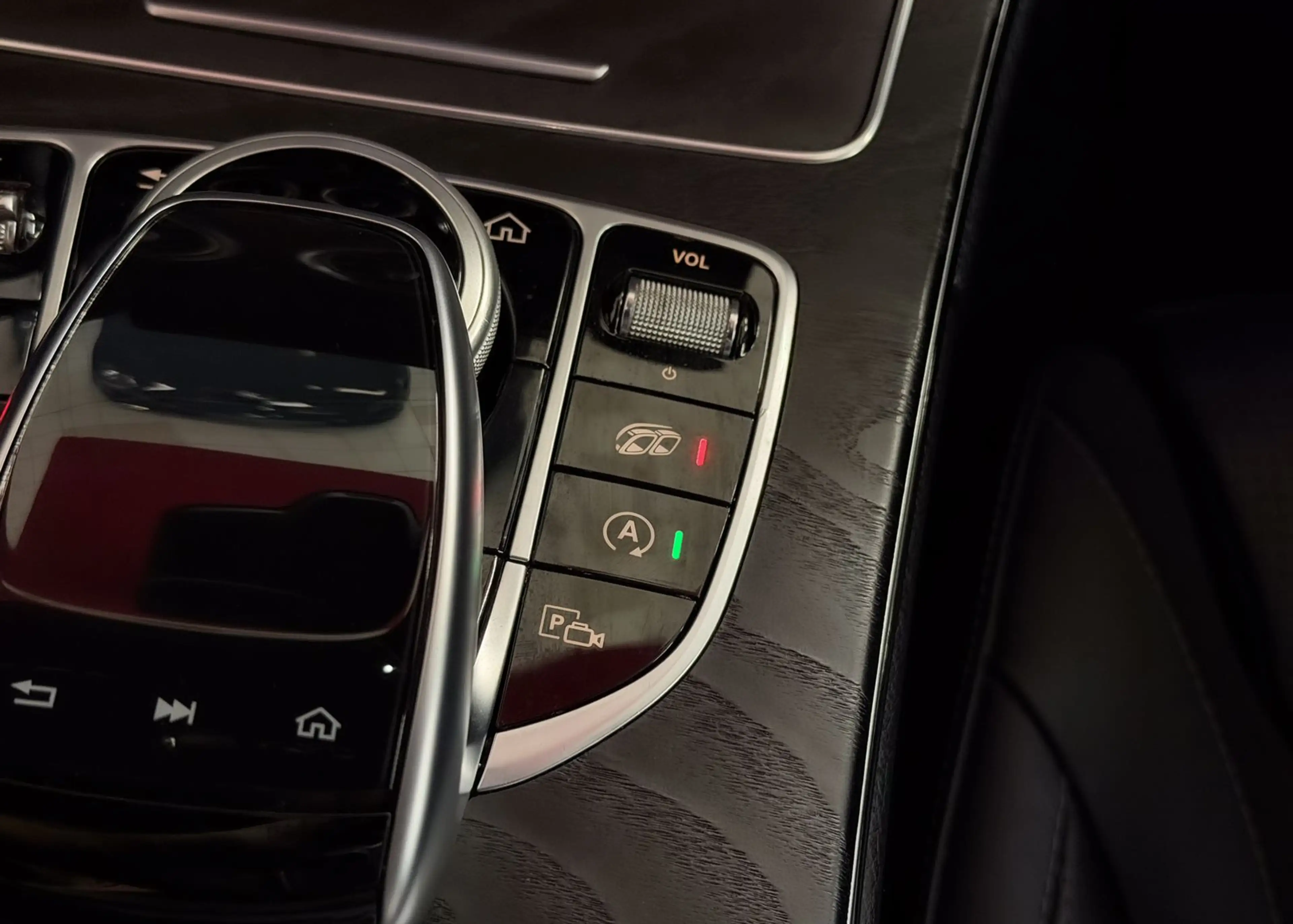 Mercedes-Benz C 63 AMG S MWST AHK Pano HU Widescreen Burmester — photo 30