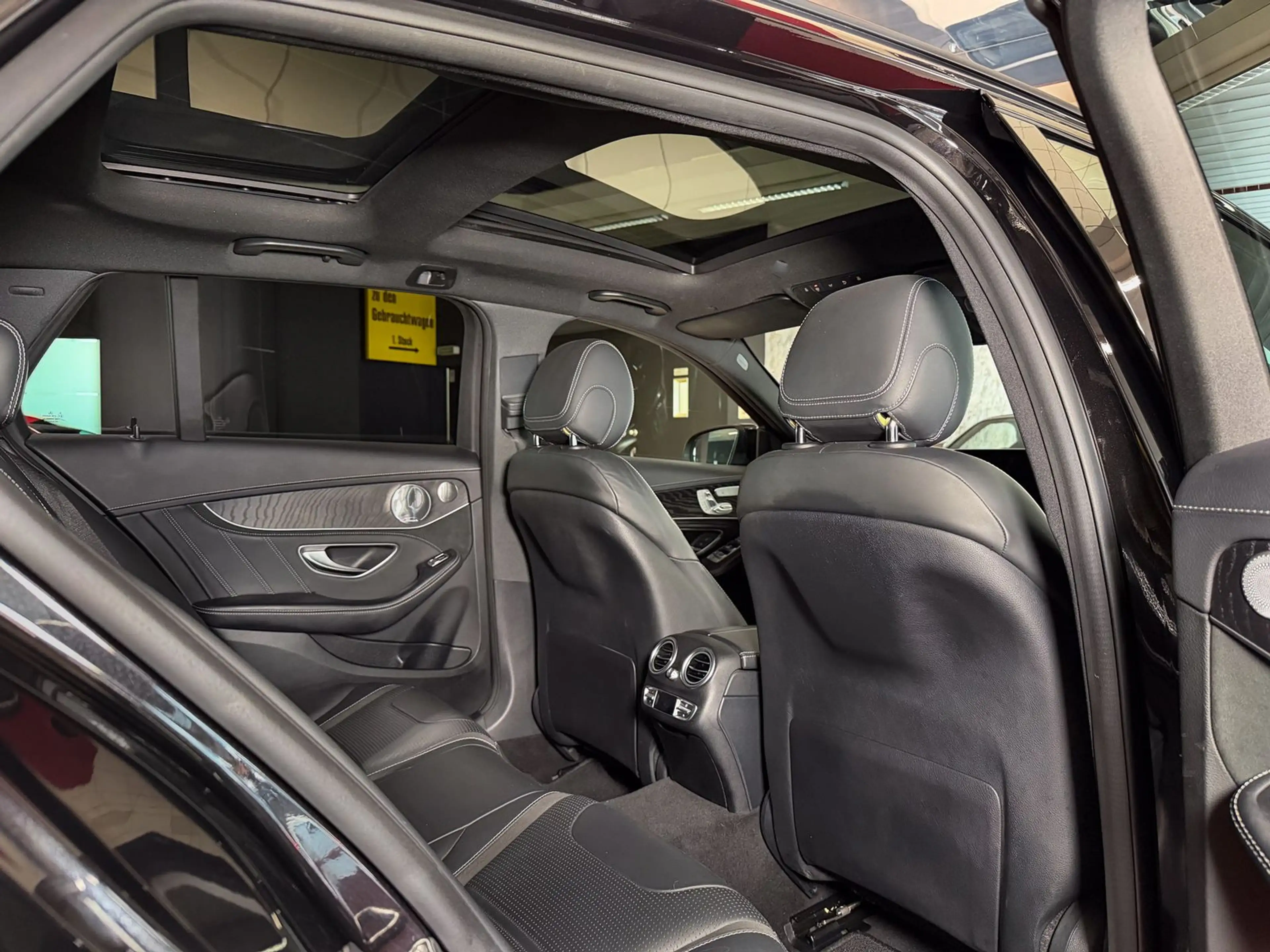 Mercedes-Benz C 63 AMG S MWST AHK Pano HU Widescreen Burmester — photo 36
