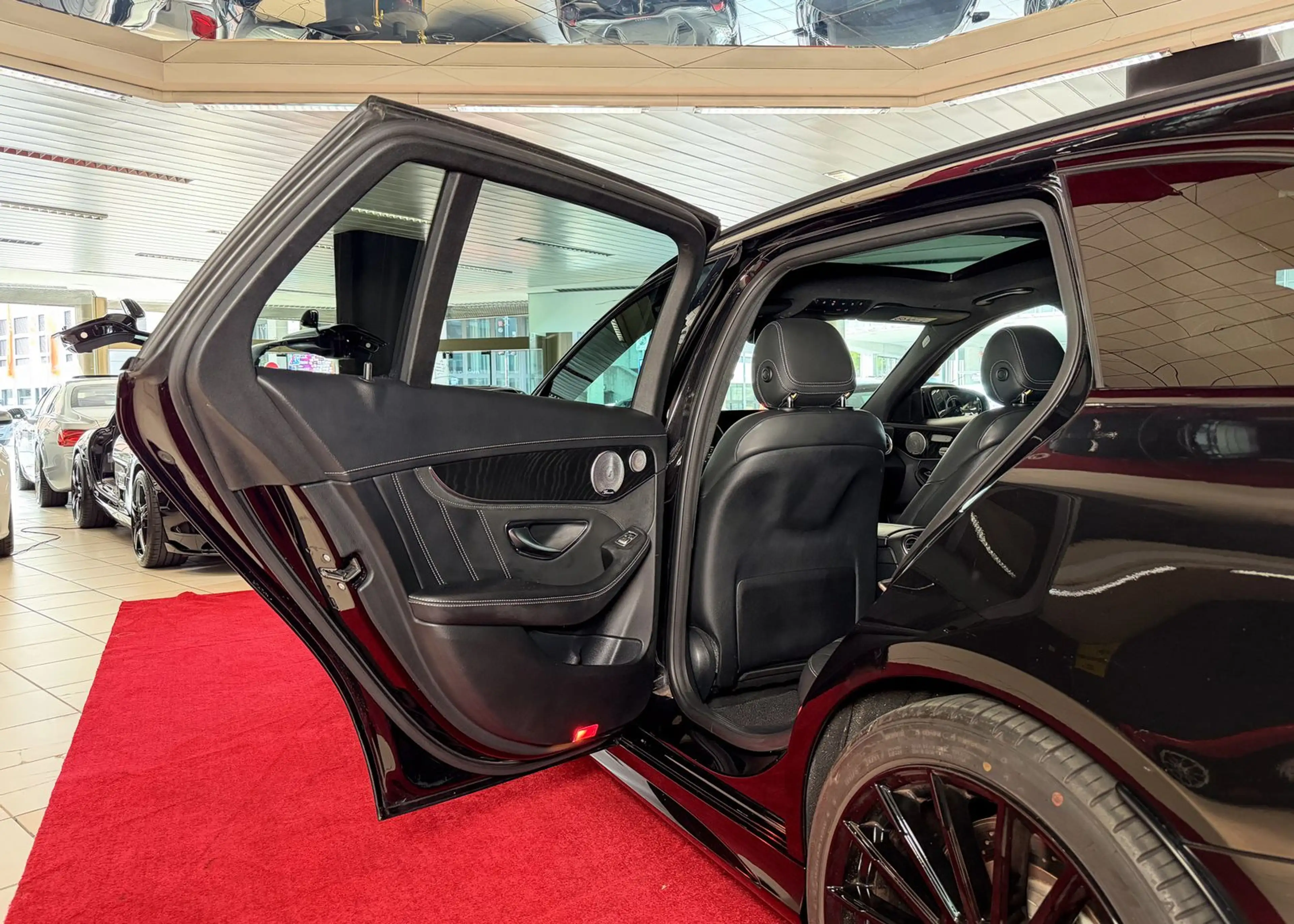 Mercedes-Benz C 63 AMG S MWST AHK Pano HU Widescreen Burmester — photo 34