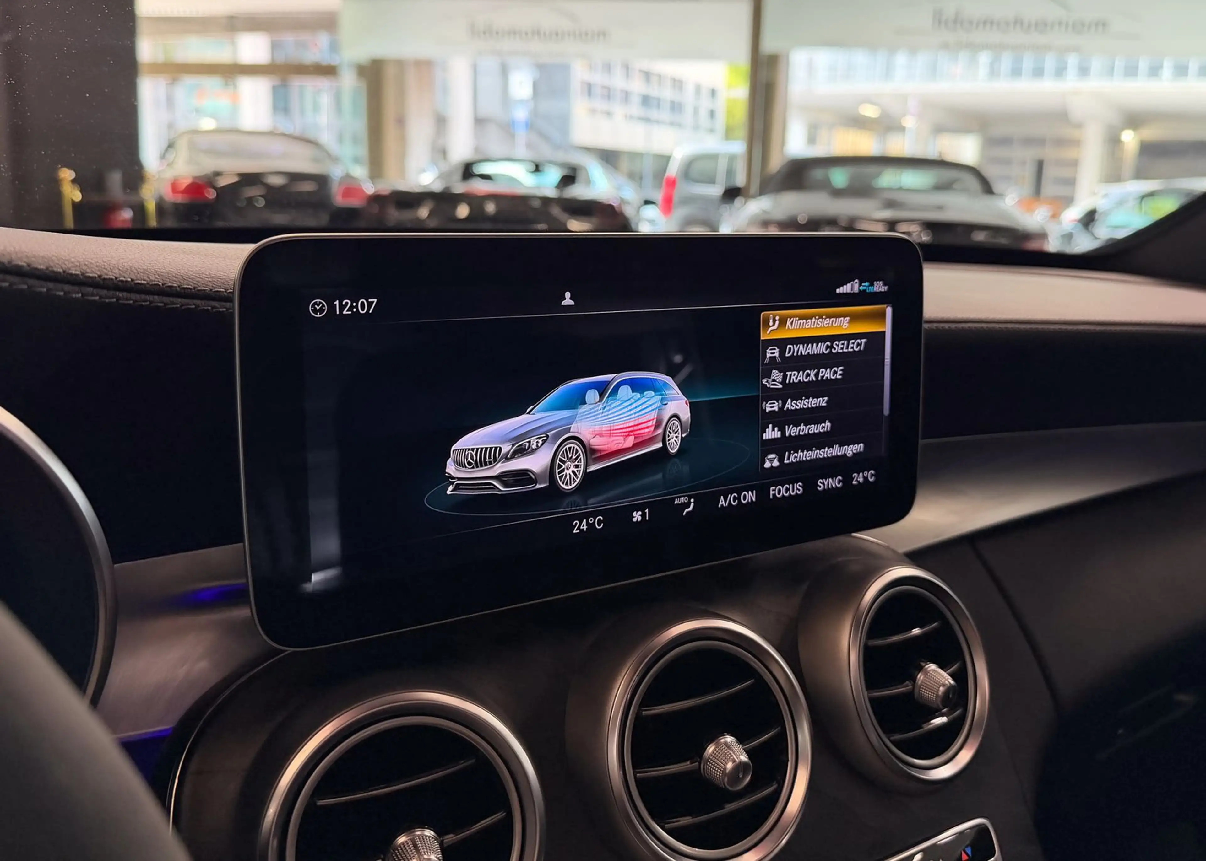 Mercedes-Benz C 63 AMG S MWST AHK Pano HU Widescreen Burmester — photo 25