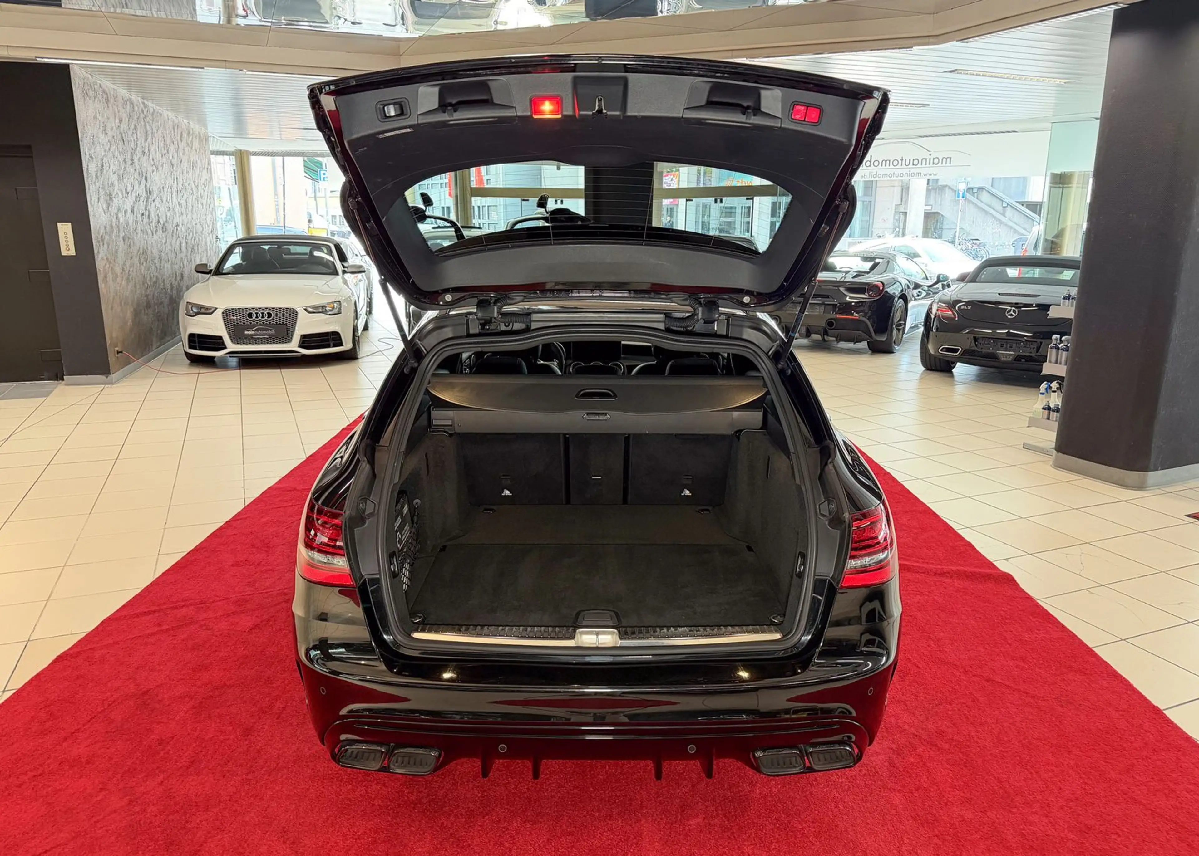 Mercedes-Benz C 63 AMG S MWST AHK Pano HU Widescreen Burmester — photo 38