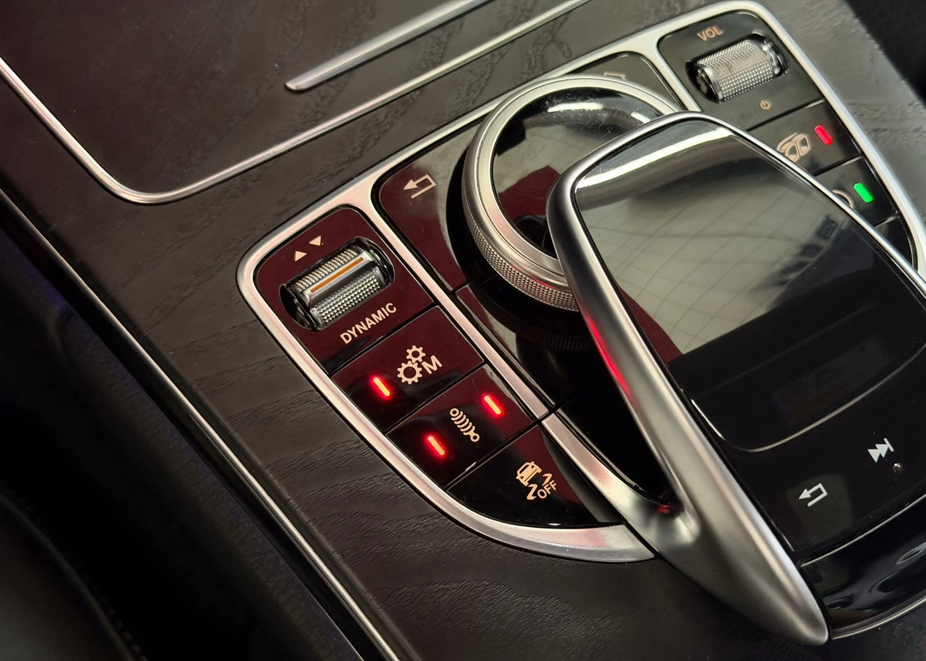 Mercedes-Benz C 63 AMG S MWST AHK Pano HU Widescreen Burmester — photo 29
