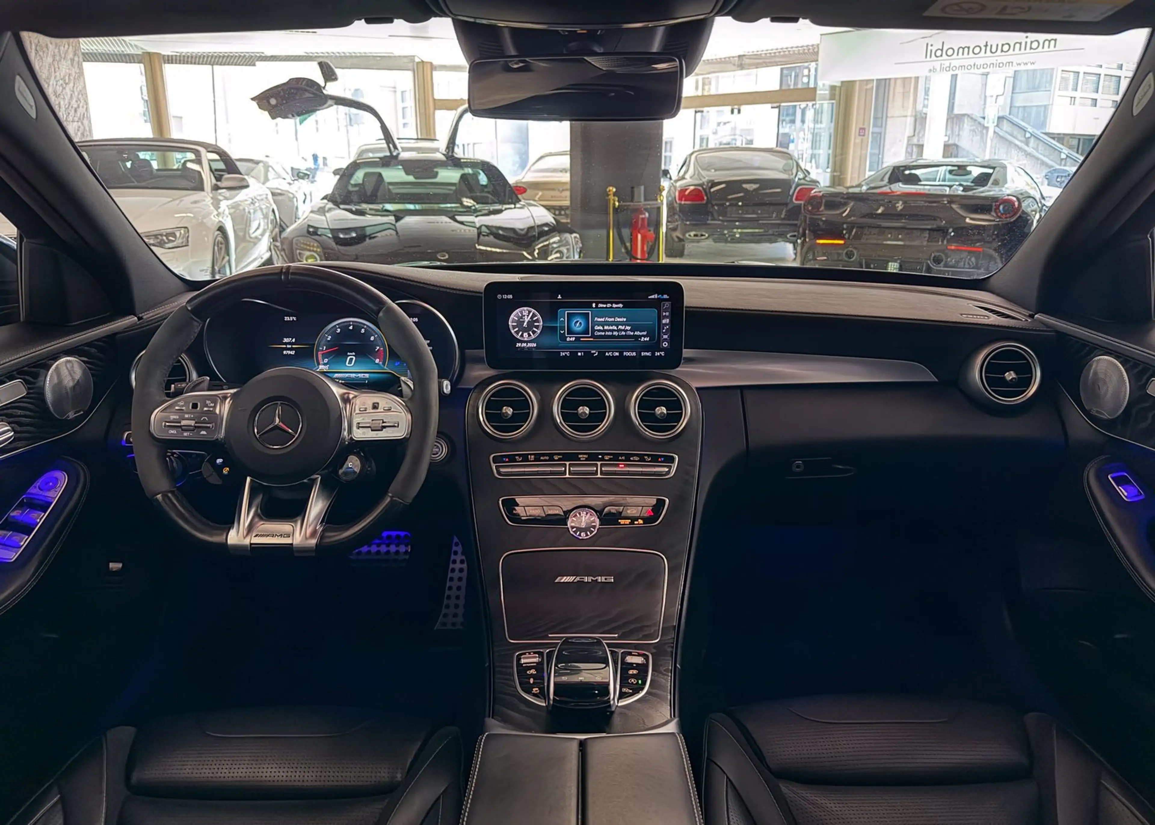 Mercedes-Benz C 63 AMG S MWST AHK Pano HU Widescreen Burmester — photo 24