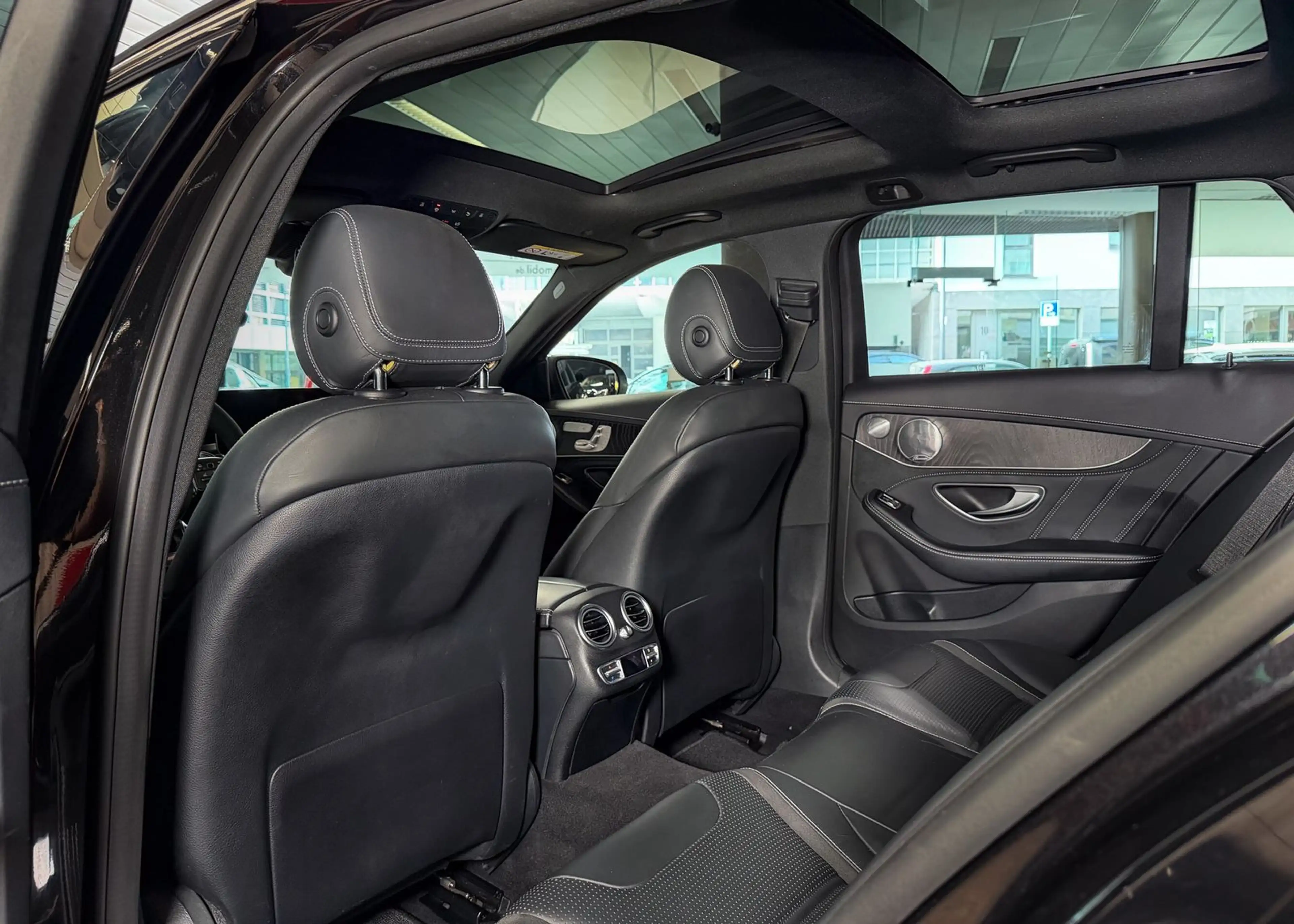 Mercedes-Benz C 63 AMG S MWST AHK Pano HU Widescreen Burmester — photo 35