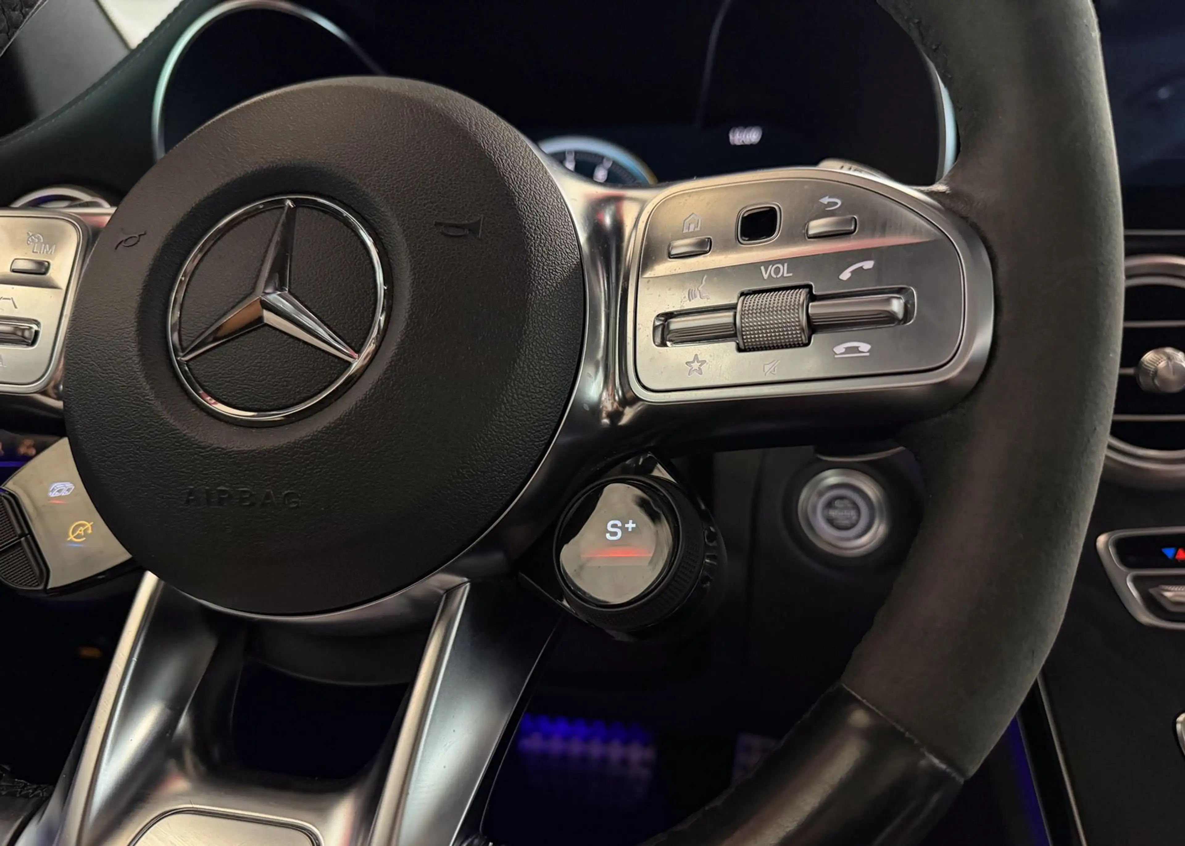 Mercedes-Benz C 63 AMG S MWST AHK Pano HU Widescreen Burmester — photo 23