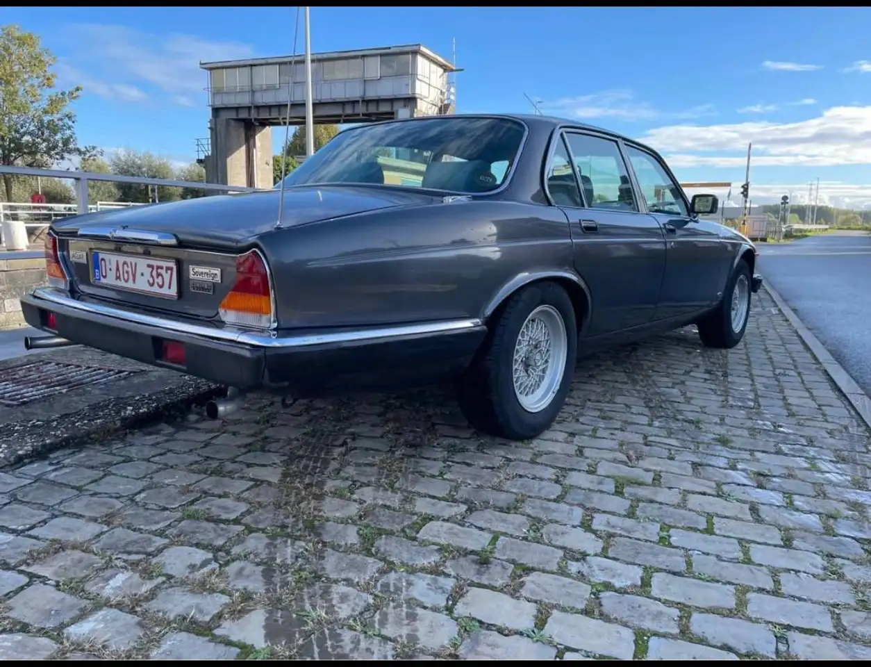 Jaguar XJ