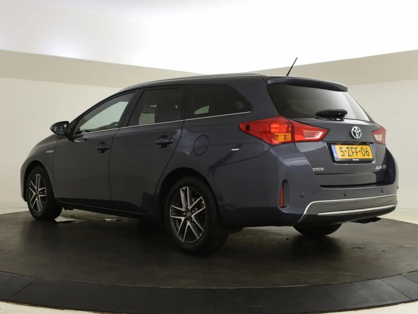 Toyota Auris Touring Sports 1.8 Hybr. Lease Bleu - 2