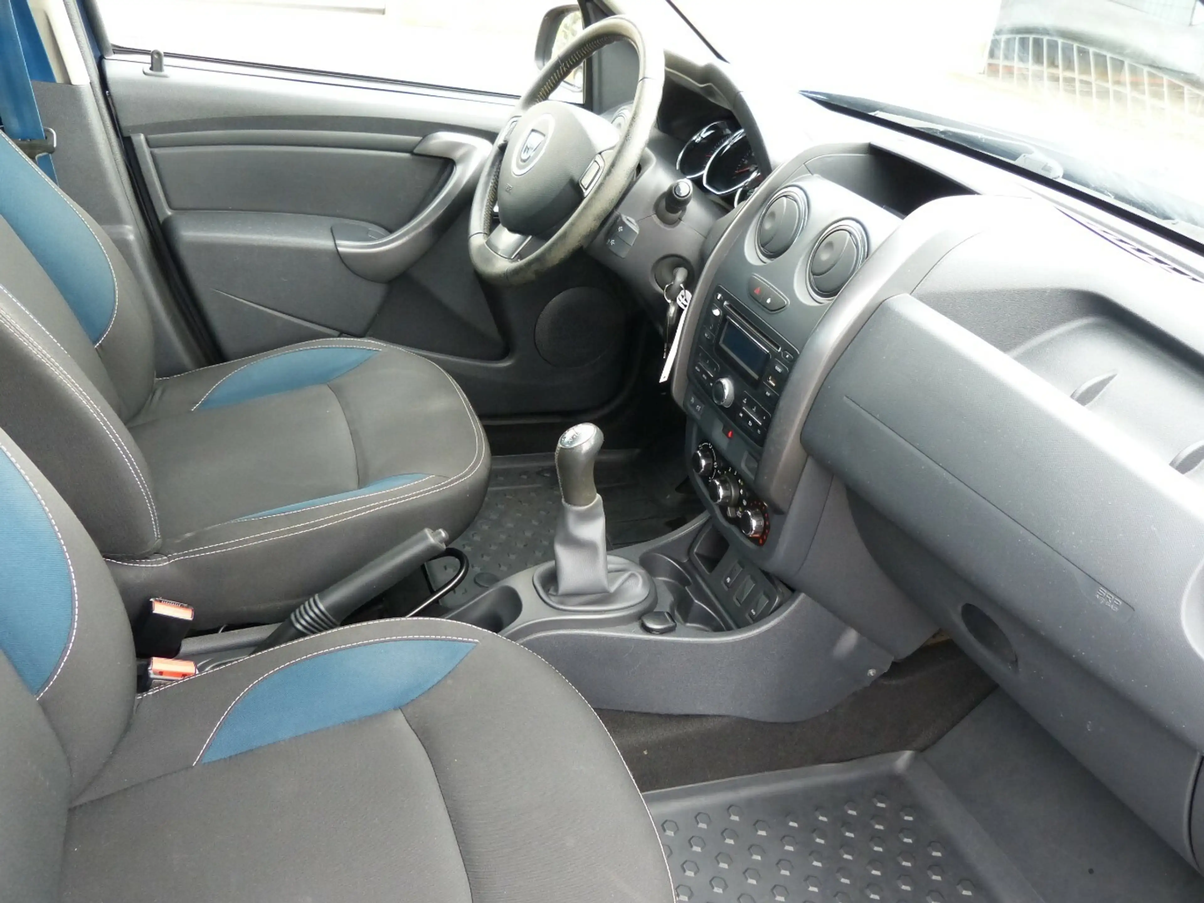 Dacia Duster Celebration 4x2 [OFFROAD-PAKET] — photo 11